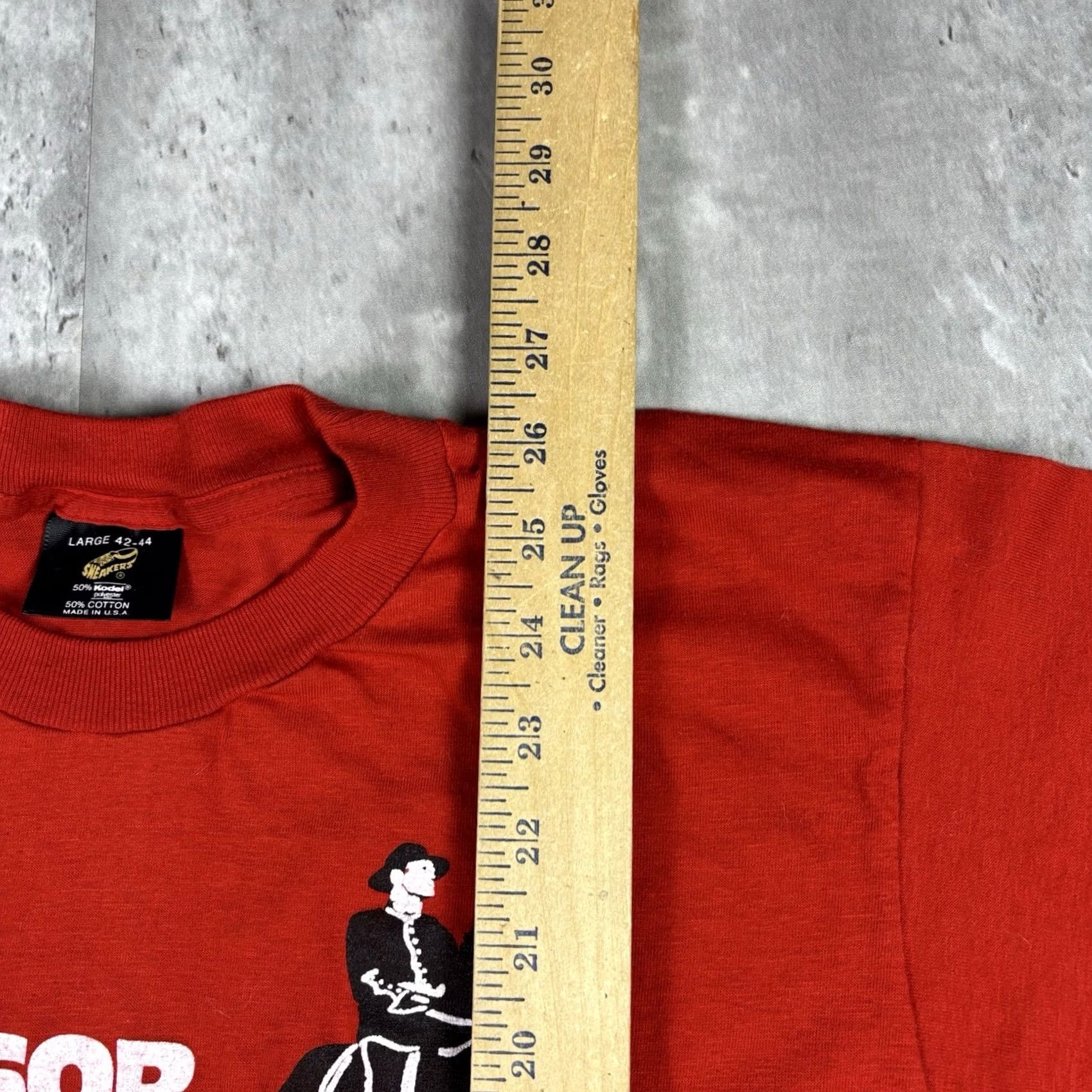 Vintage VINTAGE Windsor Canadian Whiskey T Shirt Promo Red Large 80s Short Sleeve Crew Neck Graphic Print Men Size US L / EU 52-54 / 3 - 4 Thumbnail