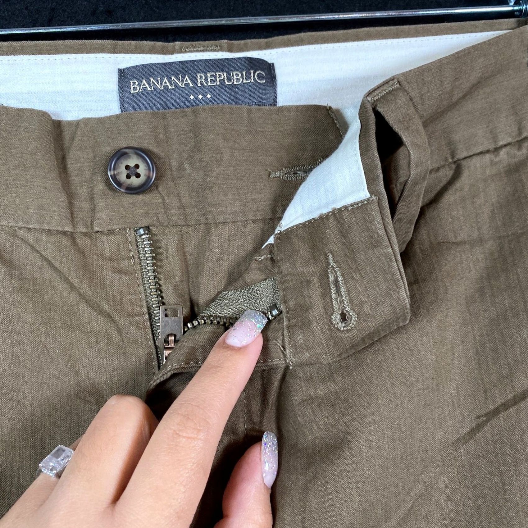 Banana Republic Banana Republic Mens Pants Brown Chino 100% Cotton Straight 33x34 (34x33) Pants Mens Regular 34 Inseam Straight Pocket Brown Chino Size US 33 - 4 Thumbnail