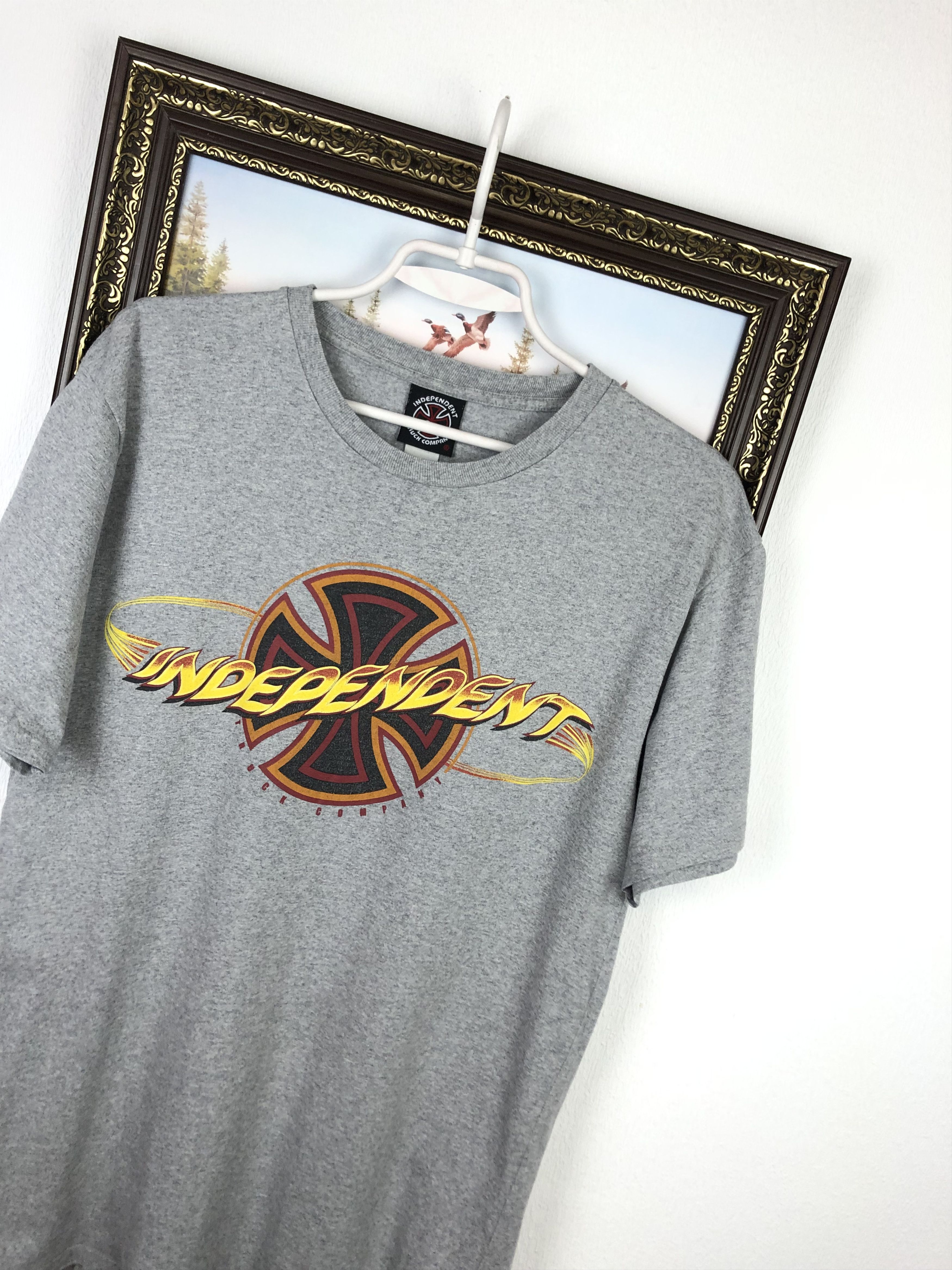 Vintage Vintage The Independent Truck Company Skate Shirt Tee Y2k Size US M / EU 48-50 / 2 - 4 Thumbnail