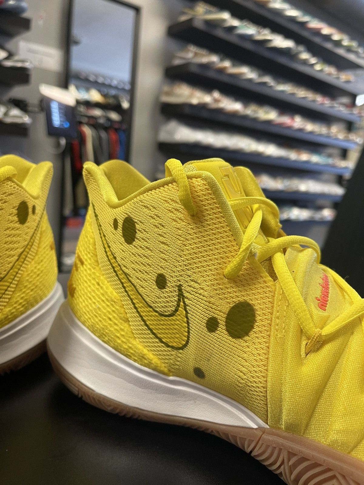 Nike Size 12 - Nike Kyrie 5 SpongeBob SquarePants Size US 12 / EU 45 - 7 Thumbnail