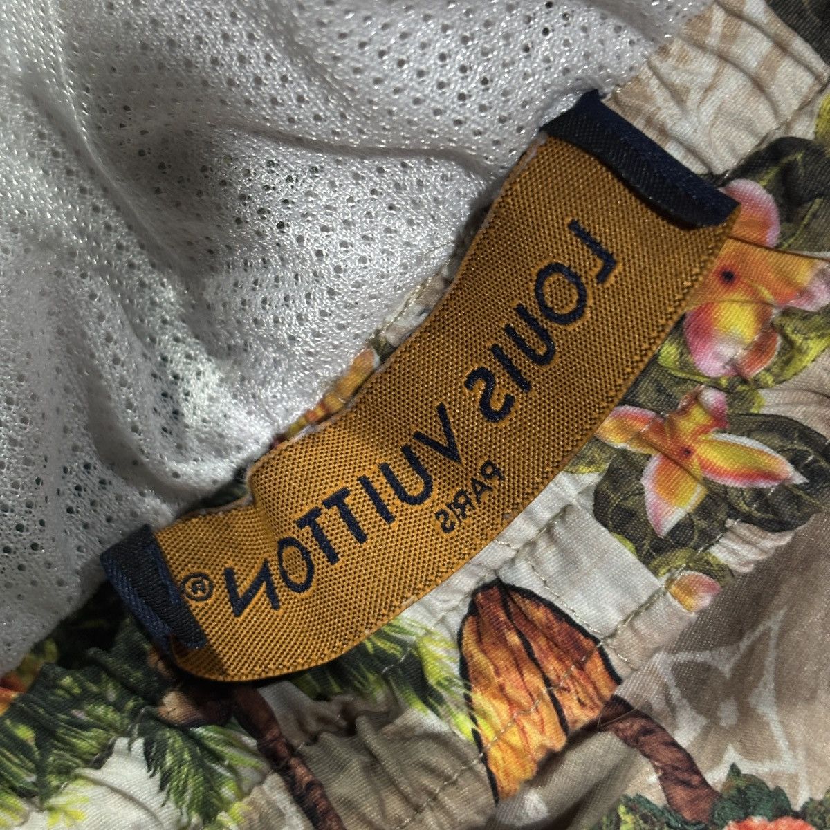 Louis Vuitton VERY RARE LOUIS VUITTON SAND BEACH PRINT SWIMSHORTS Size US 30 / EU 46 - 10 Thumbnail