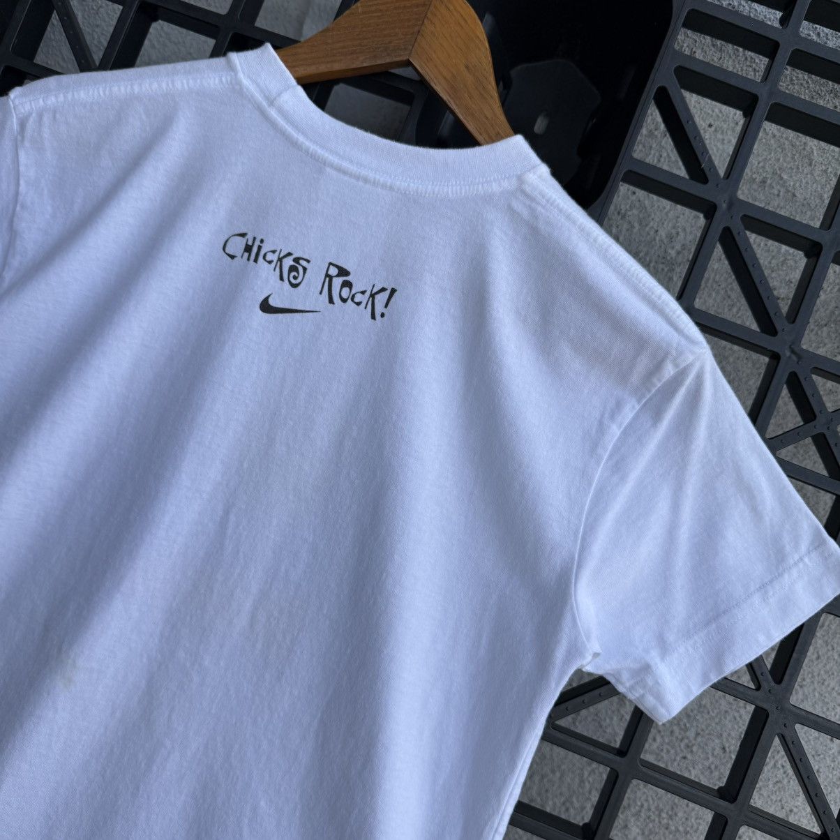 Nike Vintage Y2K Nike Chicks Rock Graphic Tee Size M / US 6-8 / IT 42-44 - 10 Thumbnail