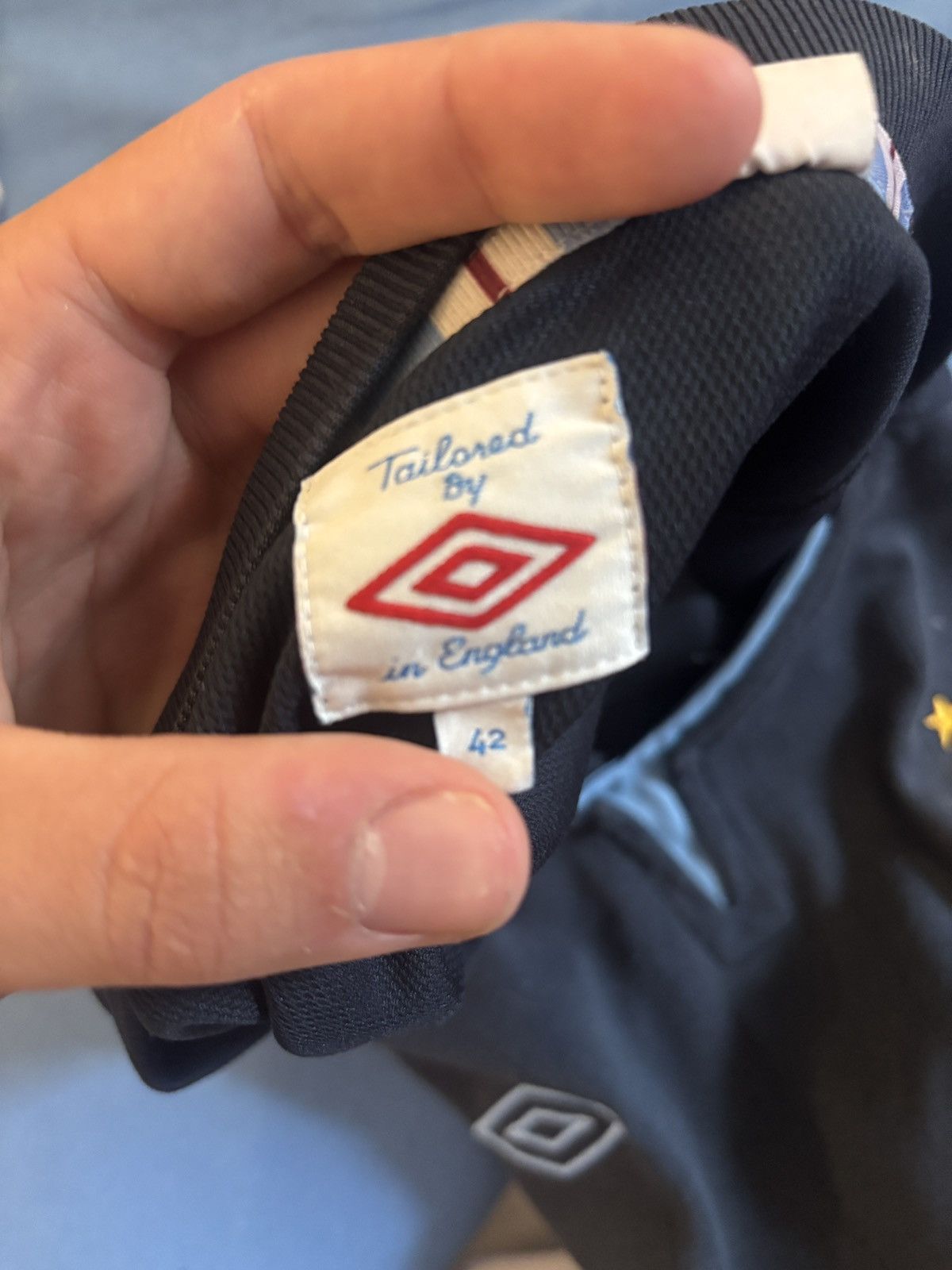 Umbro Manchester city 2010/11 away shirt Size US L / EU 52-54 / 3 - 3 Thumbnail