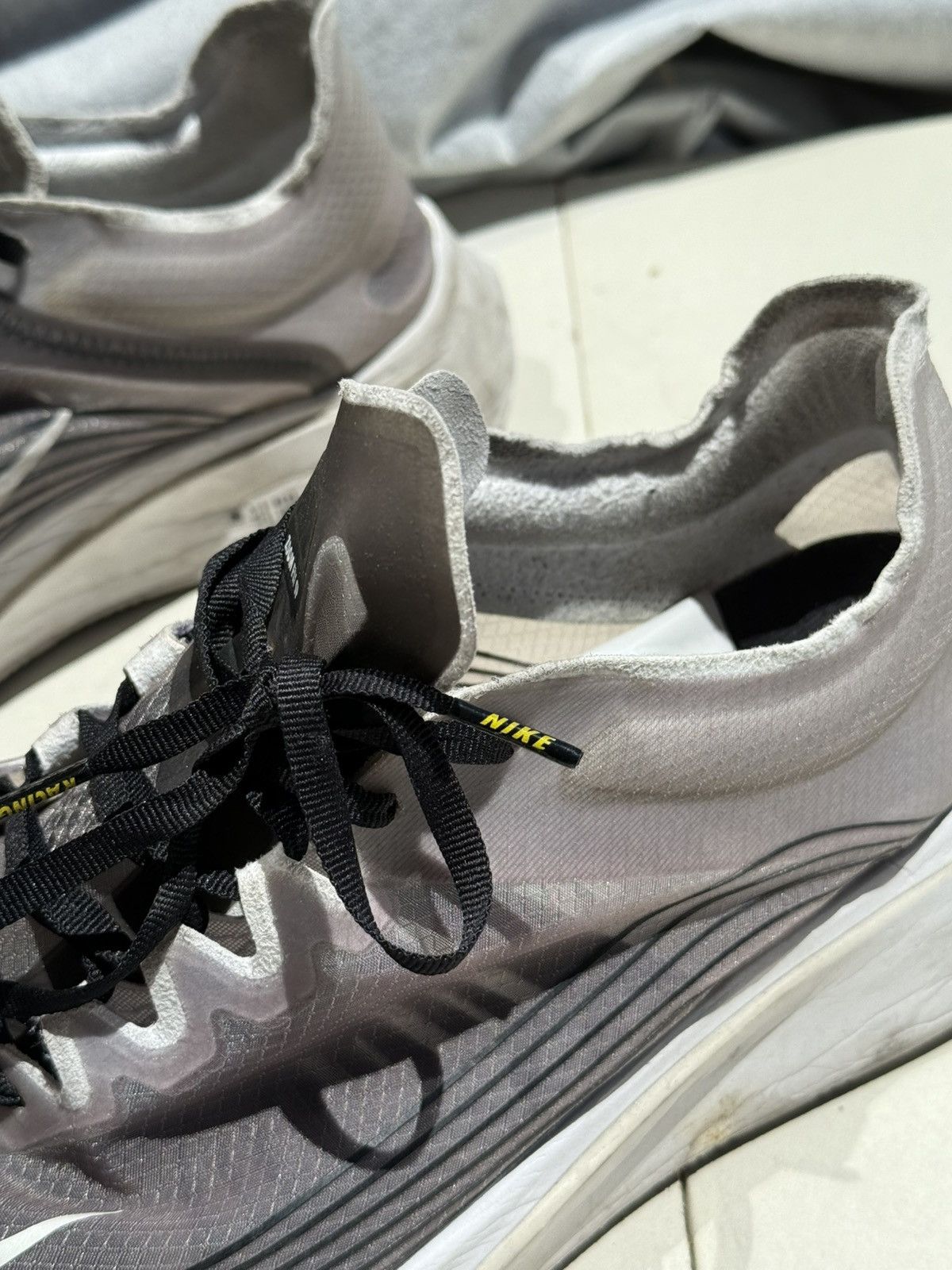 Nike RARE Nike Zoom Fly SP 1st Generation Men size 12 US Size US 12 / EU 45 - 7 Thumbnail