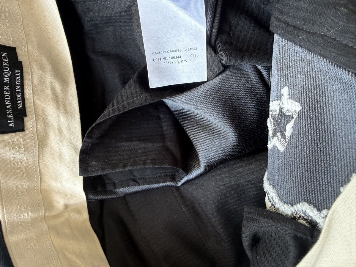 Alexander McQueen safety pins chains print pants size46 Size US 30 / EU 46 - 11 Thumbnail
