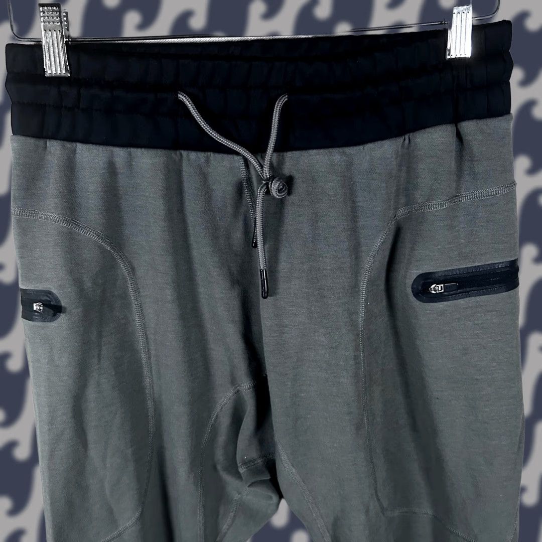 Asics BYLT Basics Premium Joggers Mens Medium Grey Black Zipper Pockets Tapered Fit Size US 31 - 1 Thumbnail