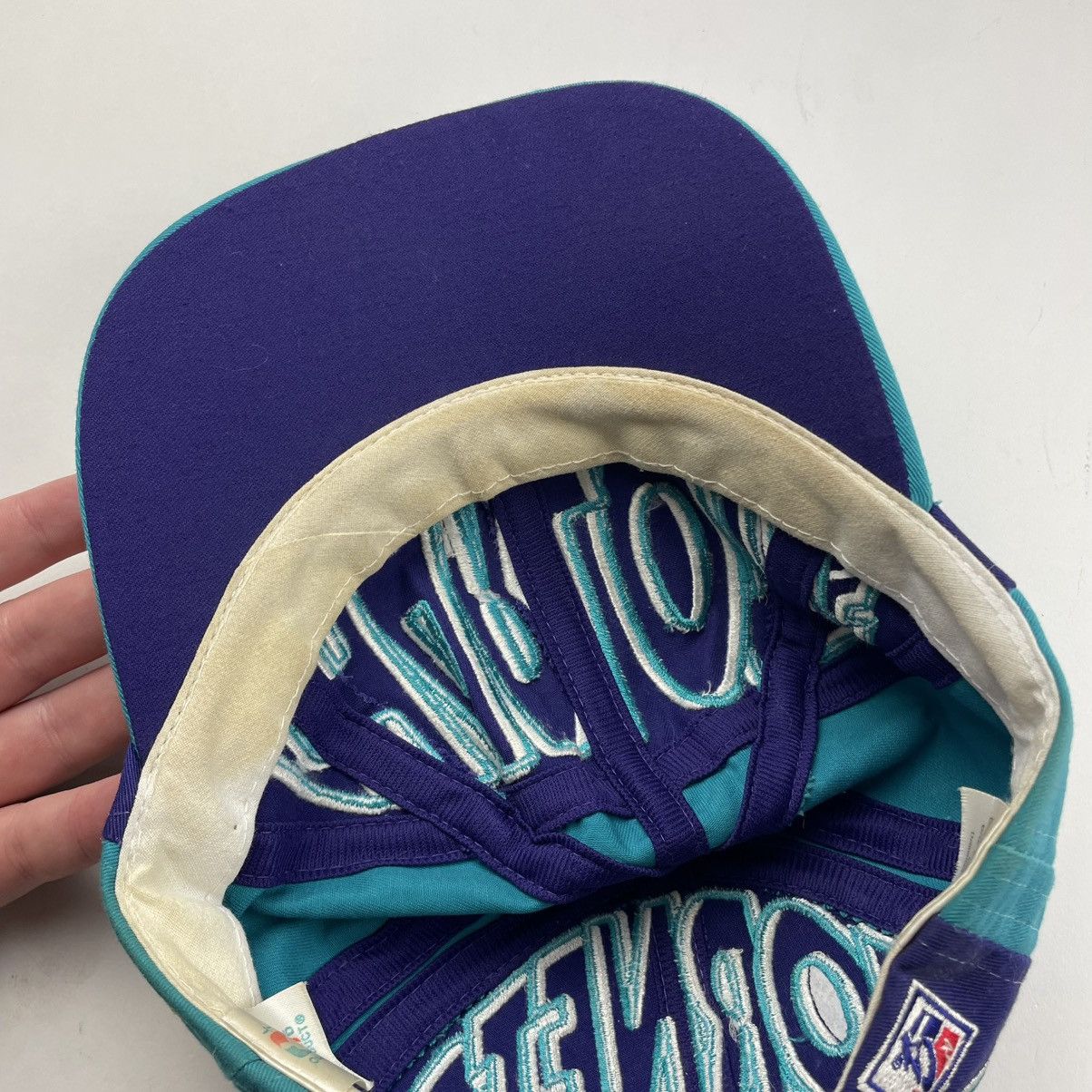 NBA × The Game × Vintage Vintage 90s Charlotte Hornets Spellout Hat The Game NBA 335 Size ONE SIZE - 8 Thumbnail