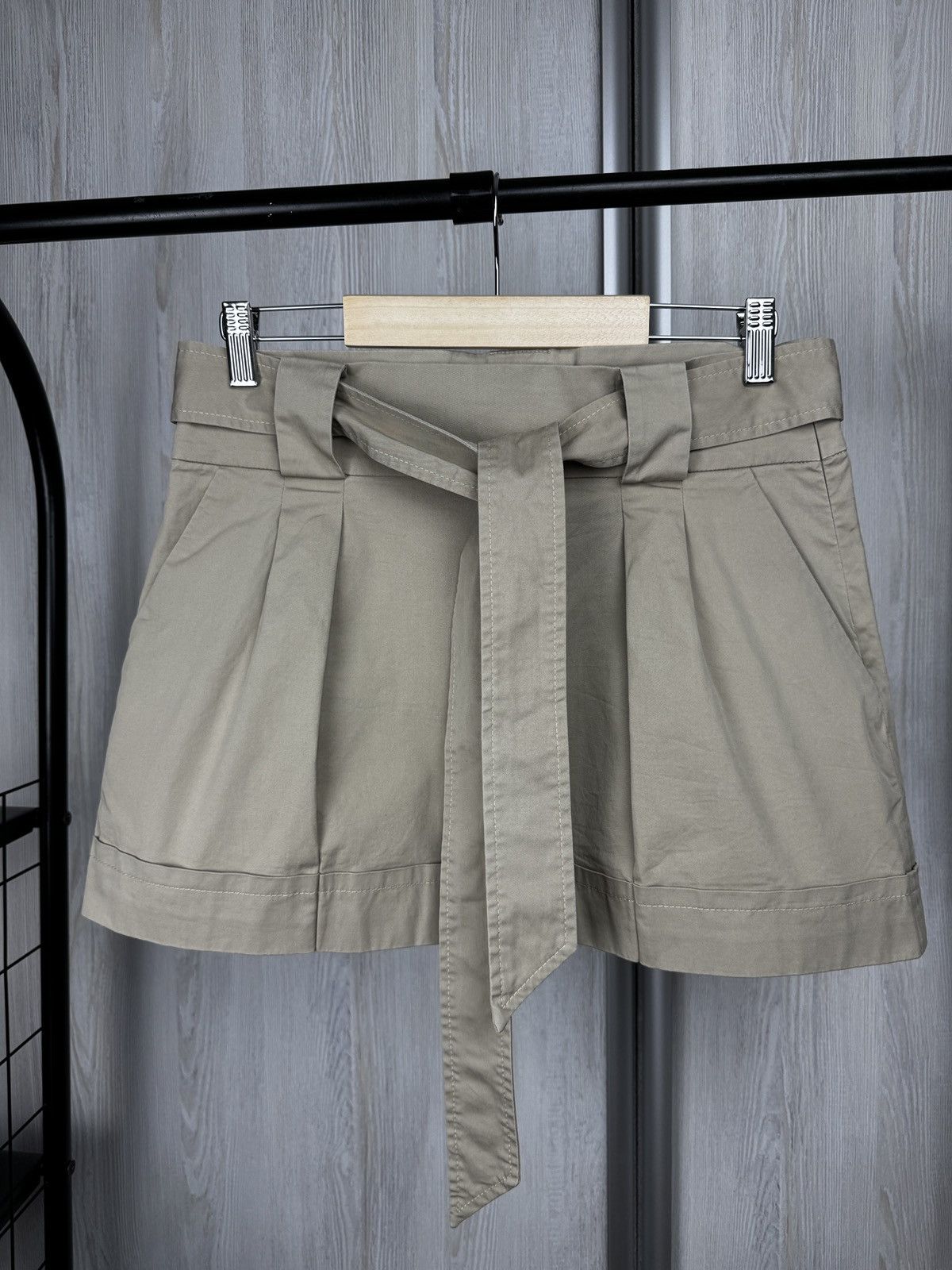 Love Moschino Love Moschino beige belted bondage style mini skirt Size 28" / US 6 / IT 42 - 2 Thumbnail