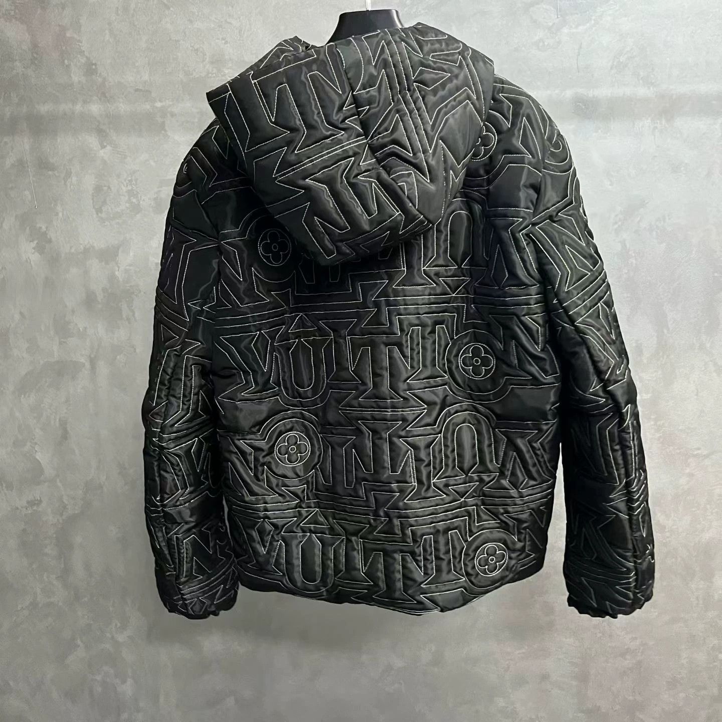 Louis Vuitton louis vuitton black hooded puffer jacket Size US L / EU 52-54 / 3 - 5 Thumbnail