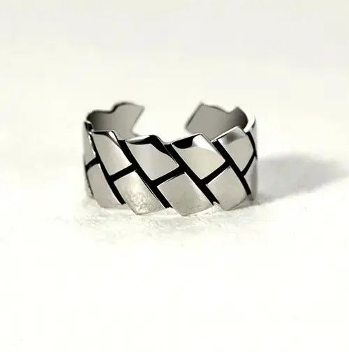 Designer × Japanese Brand Punkrock Shiny Tiny Ridge Corner Silver Ring Size ONE SIZE - 1 Thumbnail