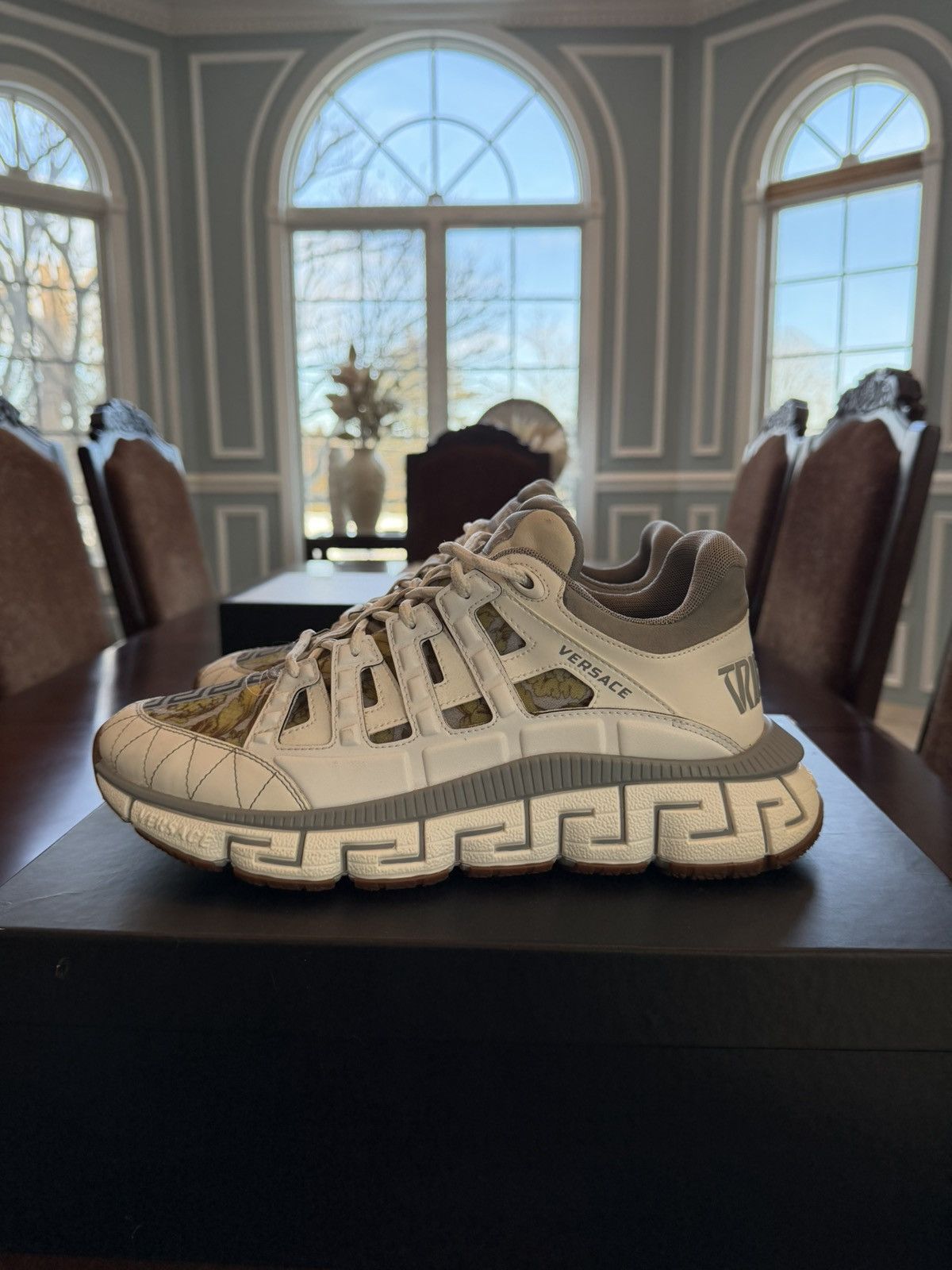 Versace Versace Trigreca Size 10 LIKE NEW Size US 10 / EU 43 - 4 Thumbnail