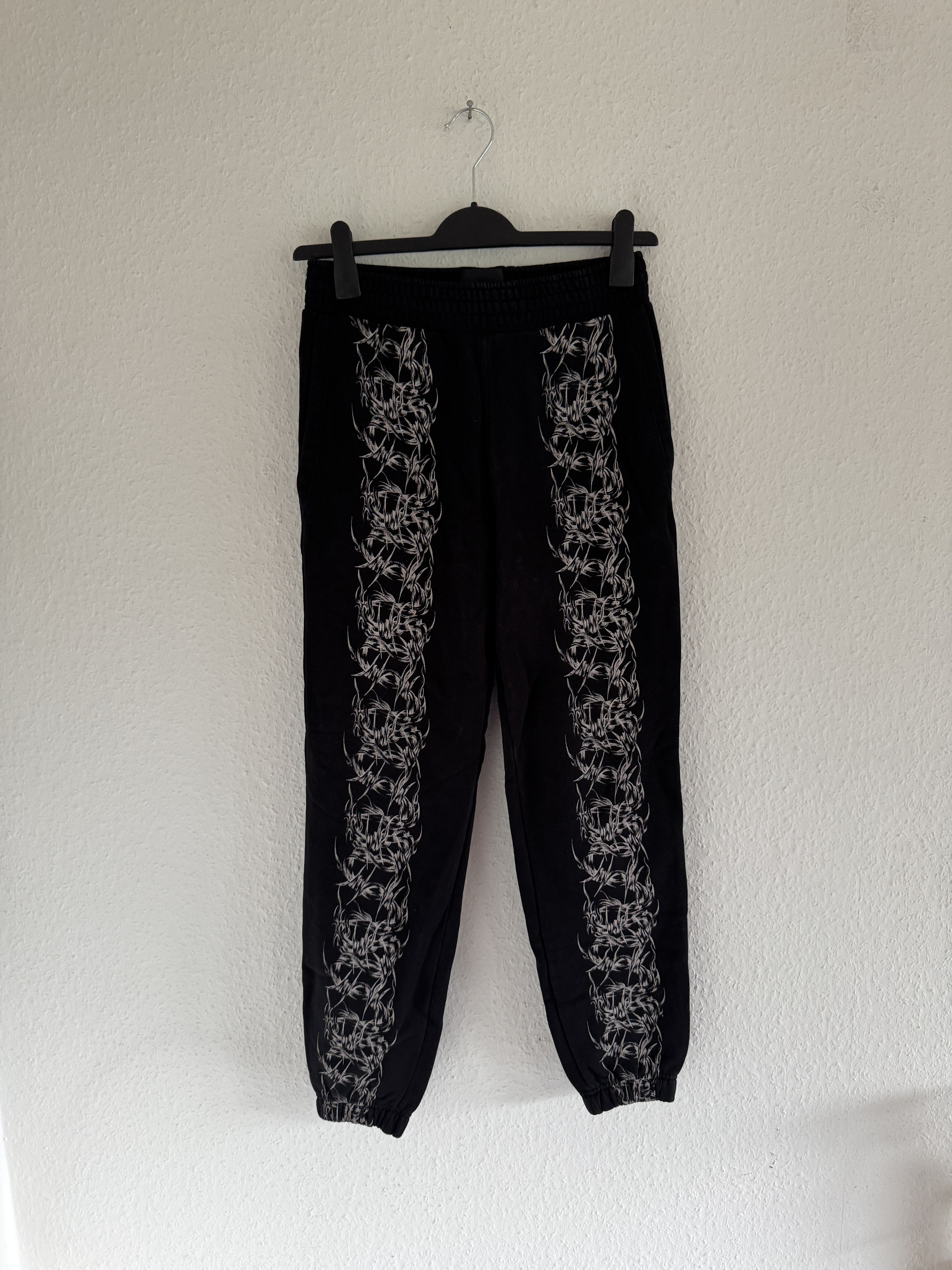 Givenchy Givenchy Barbed Wire Sweatpants Joggers Size US 30 / EU 46 - 1 Thumbnail