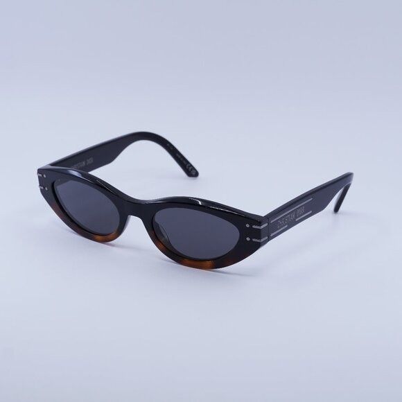 Dior 🕶️ New Dior DIORSIGNATURE B5I 18A0 Sunglasses - Black Frame Size ONE SIZE - 1 Thumbnail