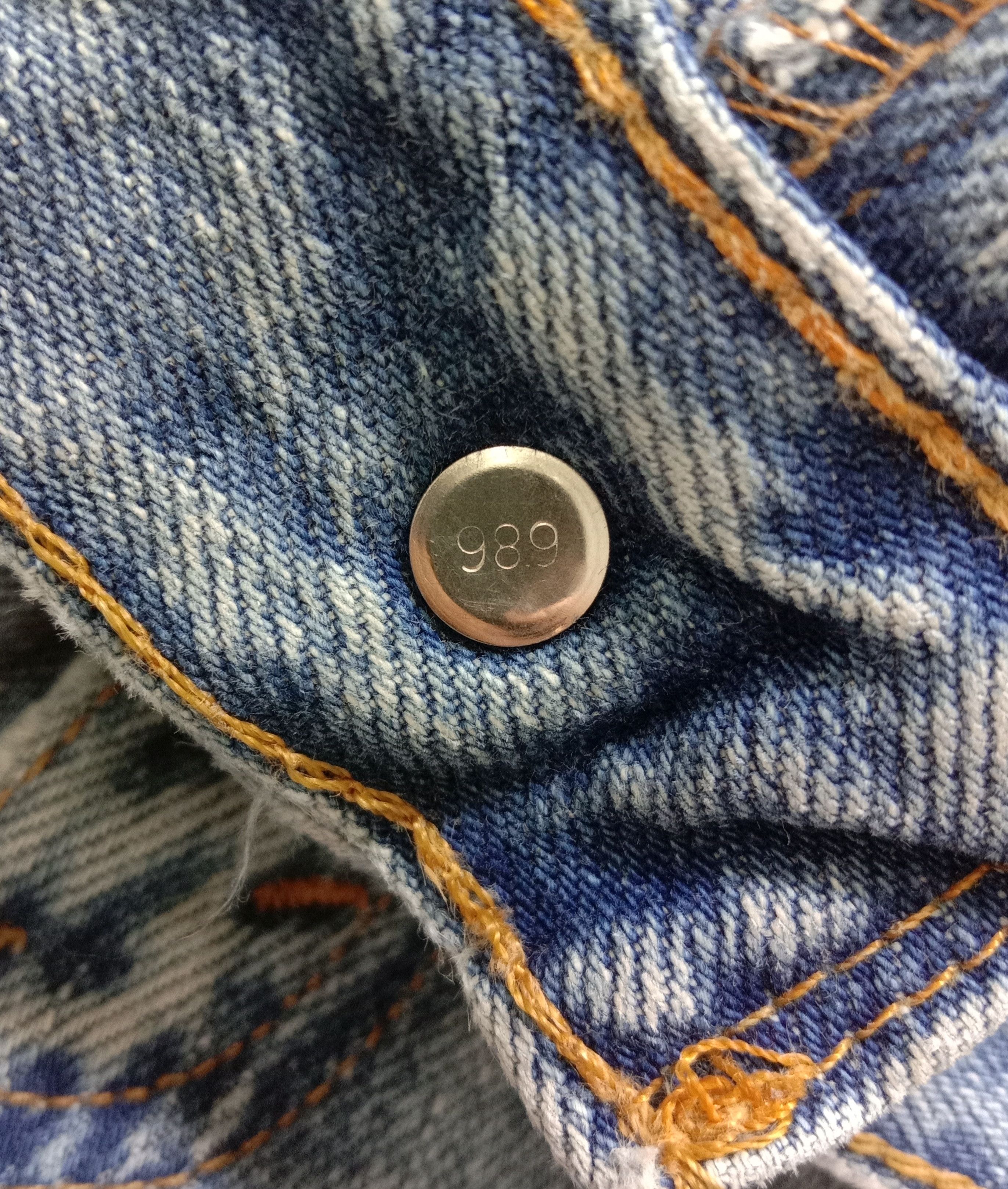 Levi's Vintage Levi's 550 Jeans Faded Blue Relaxed Fit Denim Size US 35 - 10 Thumbnail