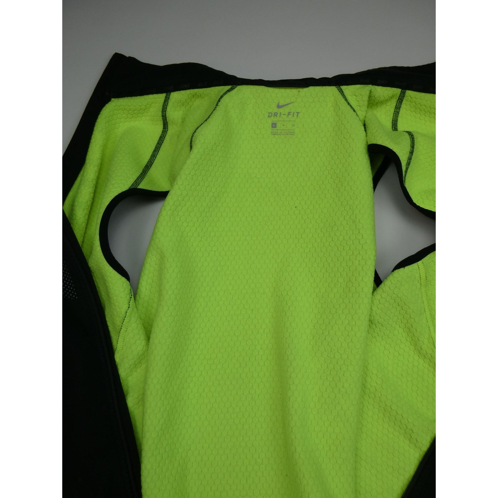 Nike Men's Nike heavier weight running vest, 807763-010, XL Size US XL / EU 56 / 4 - 3 Thumbnail