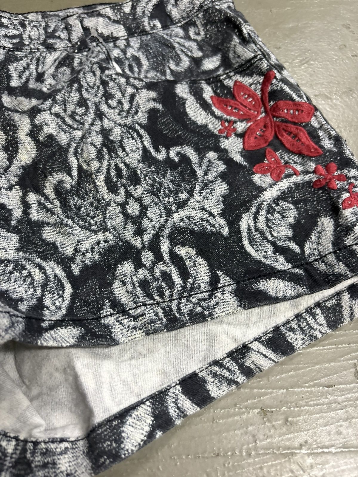 Hysteric Glamour Vintage Hysteric Glamour Floral Shorts H&M Size 34" / US 12 / IT 48 - 4 Thumbnail