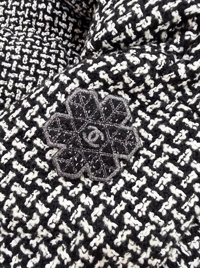 Chanel Chanel Black and white color-blocked checkered tweed knitt Size XS / US 0-2 / IT 36-38 - 4 Thumbnail