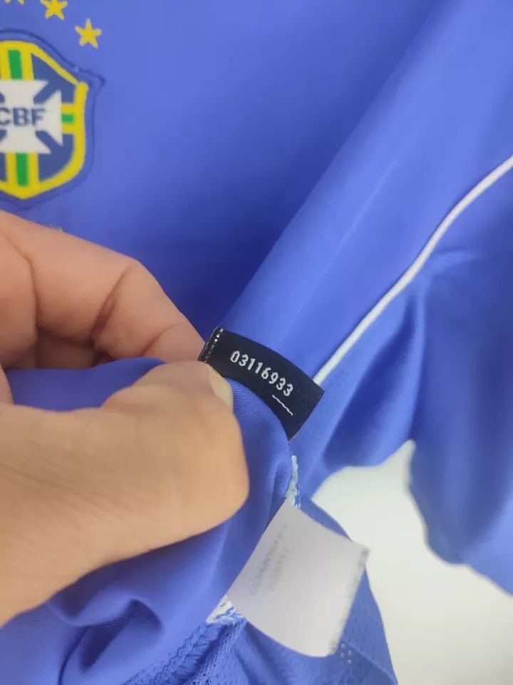 Nike Nike vintage BRAZIL 2004 -2006 AWAY FOOTBALL Kit SHIRT Size US XL / EU 56 / 4 - 8 Thumbnail