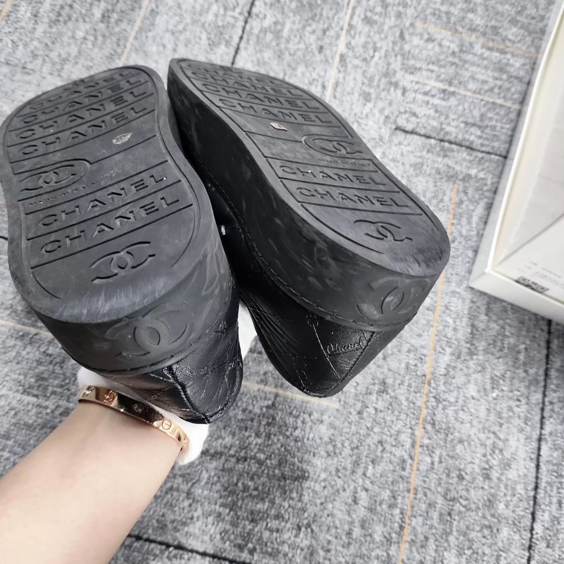 Chanel Chanel Black Leather Sneaker 37.5C 260420SJD5J07 Size US 6 / IT 36 - 6 Thumbnail