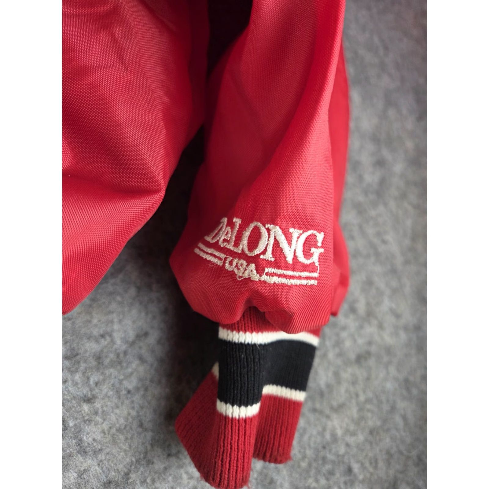 NHL VINTAGE DeLong Detroit Red Wings Windbreaker Jacket XL USA NHL Half Zip Pullover Nylon Red 90s Men Zip Regular Signature Theme: 90s (no extra text) Size US XL / EU 56 / 4 - 2 Thumbnail