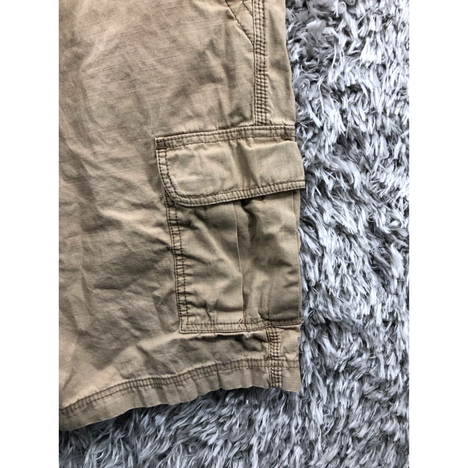 Dockers Dockers Cargo Shorts Mens Size 40 Mid Rise Beige Size US 40 / EU 56 - 2 Thumbnail