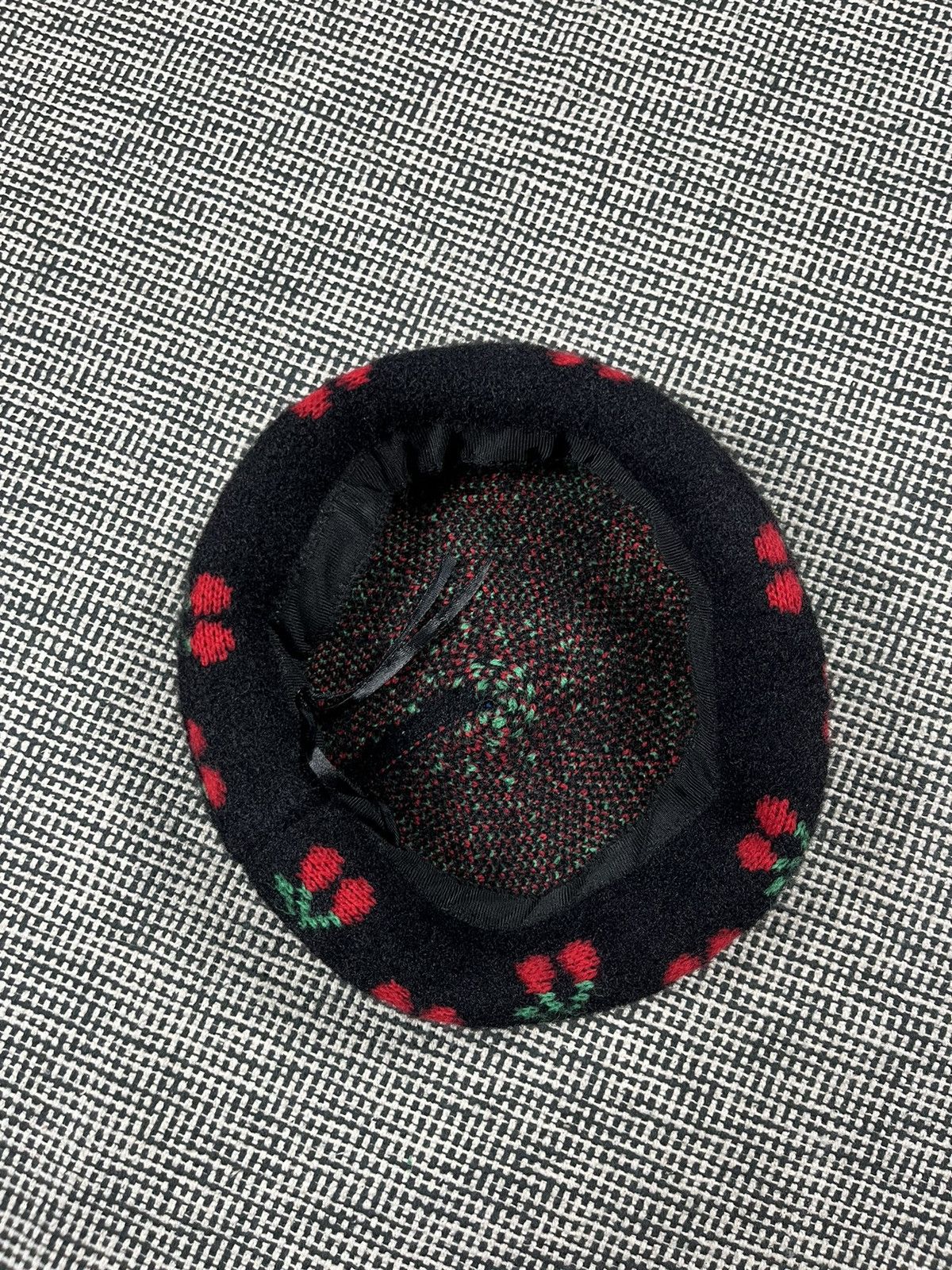 Vintage vintage cherries flat cap beret hat Kangol style France vibe Size ONE SIZE - 3 Thumbnail
