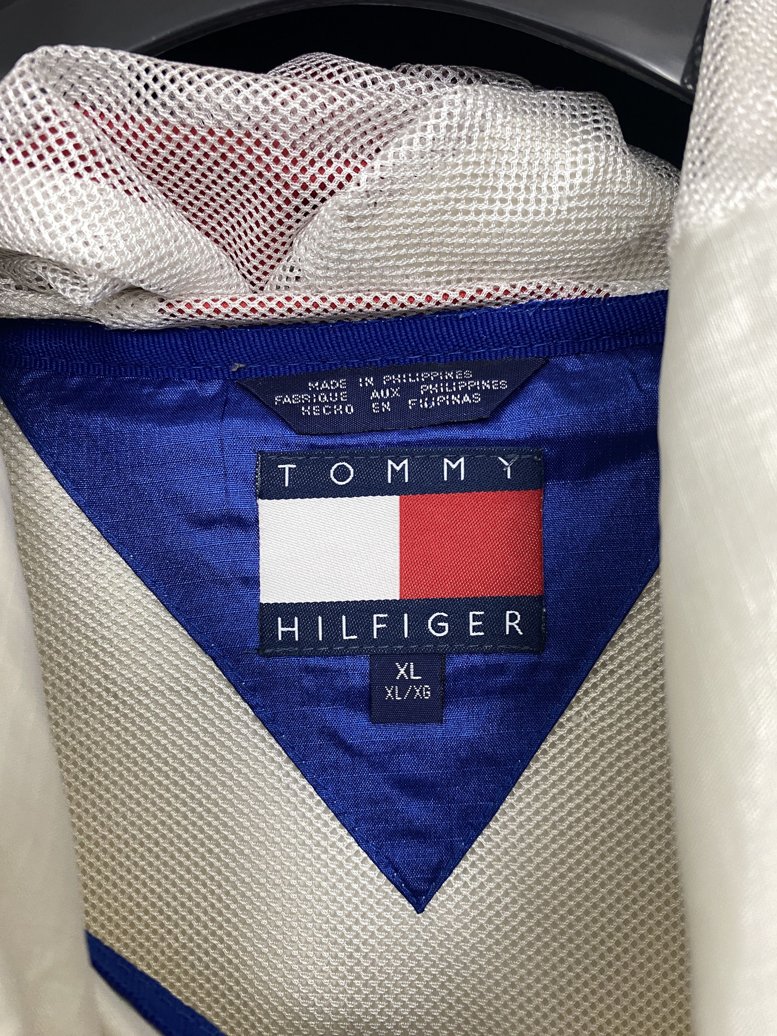 Tommy Hilfiger Tommy Hilfiger Nylon Jacket Hooded Windrunner Logo Size XL Size US XL / EU 56 / 4 - 8 Thumbnail