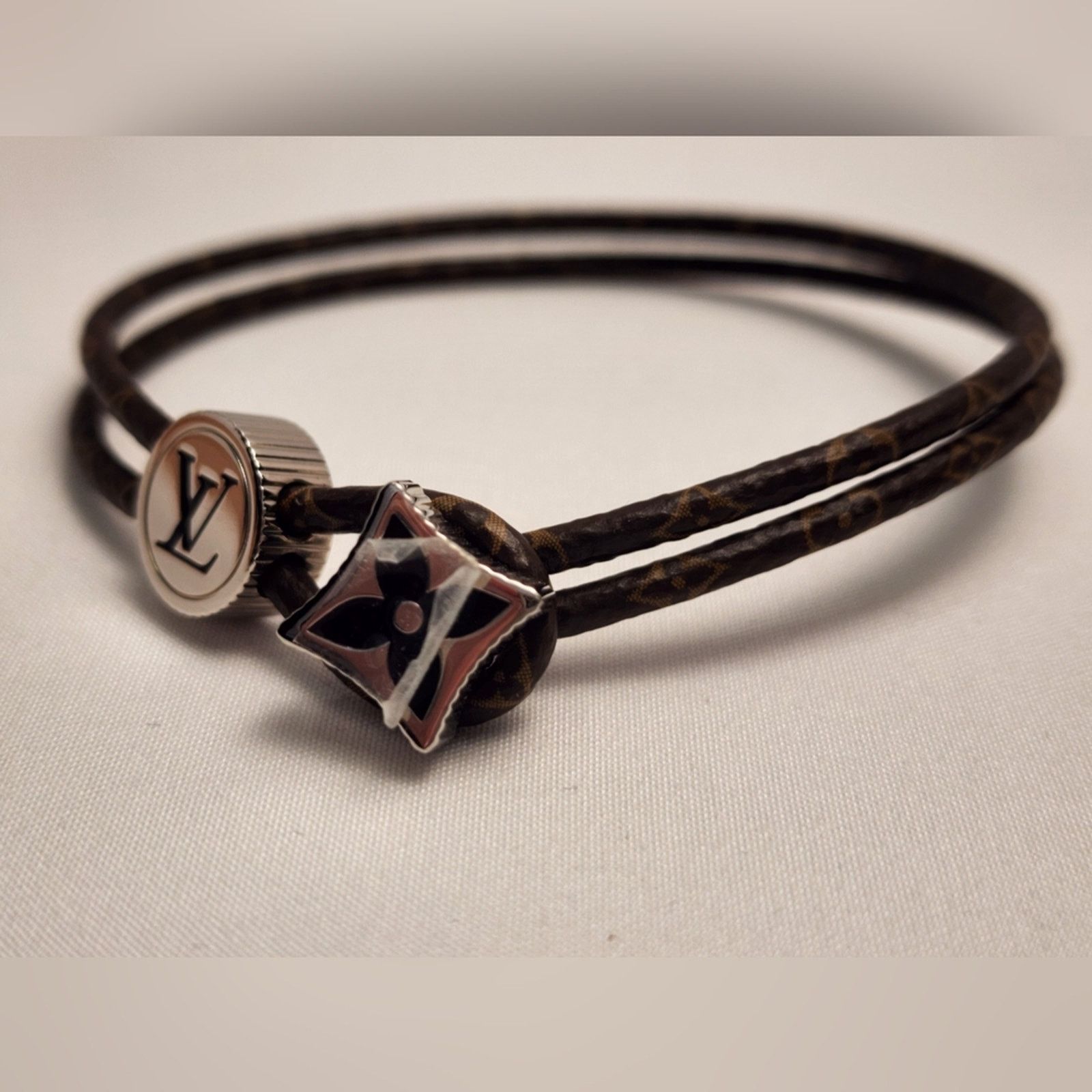 Louis Vuitton Authentic Louis Vuitton Catch It Monogram Eclipse New Rare Size ONE SIZE - 10 Thumbnail