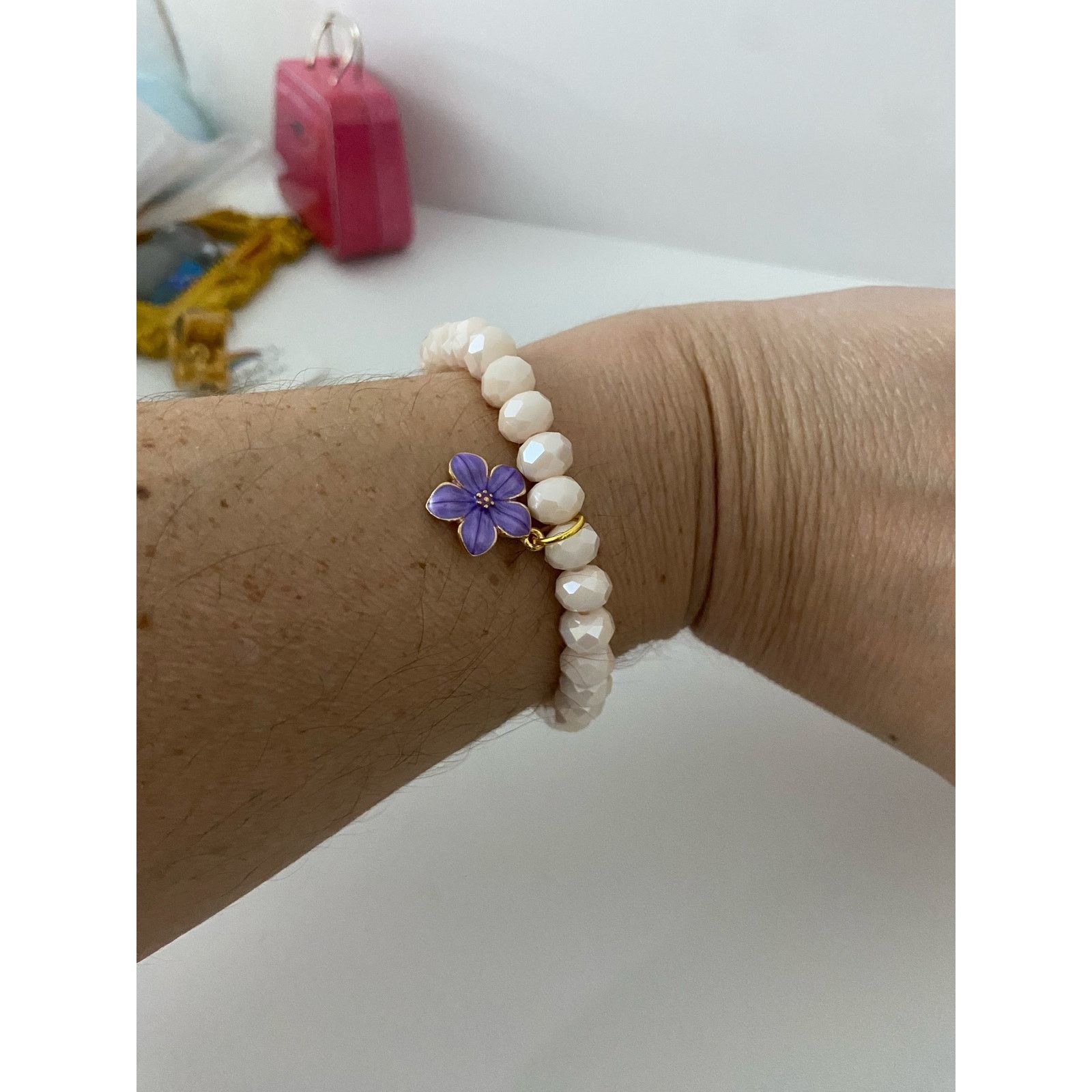 Handmade peach glass bead bracelet with purple flower charm Size ONE SIZE - 1 Thumbnail