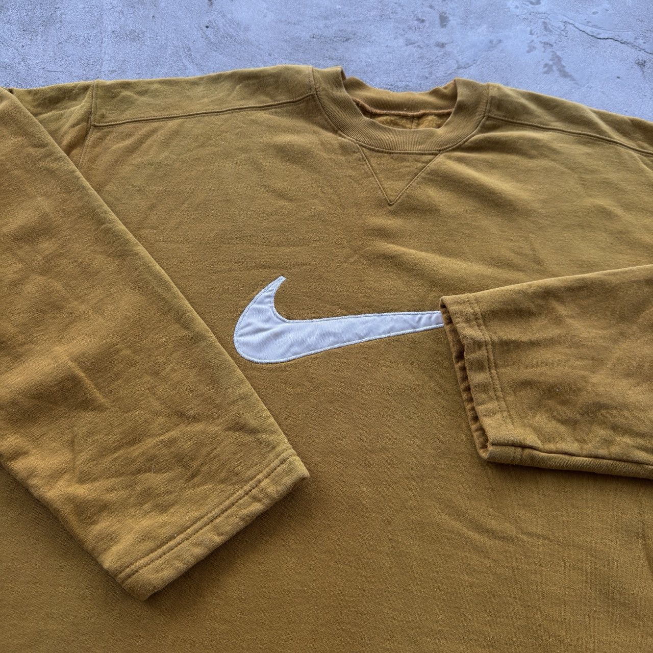 Nike Vintage 90s Nike Big Center Swoosh Crewneck Sweatshirt Size US XL / EU 56 / 4 - 4 Thumbnail