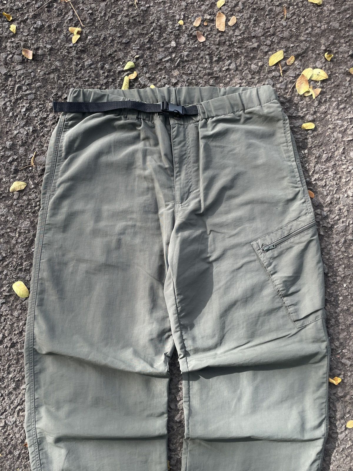 Uniqlo Vintage Y2k Style Uniqlo Super Wide Balloon Baggy Pants Size US 34 / EU 50 - 2 Thumbnail