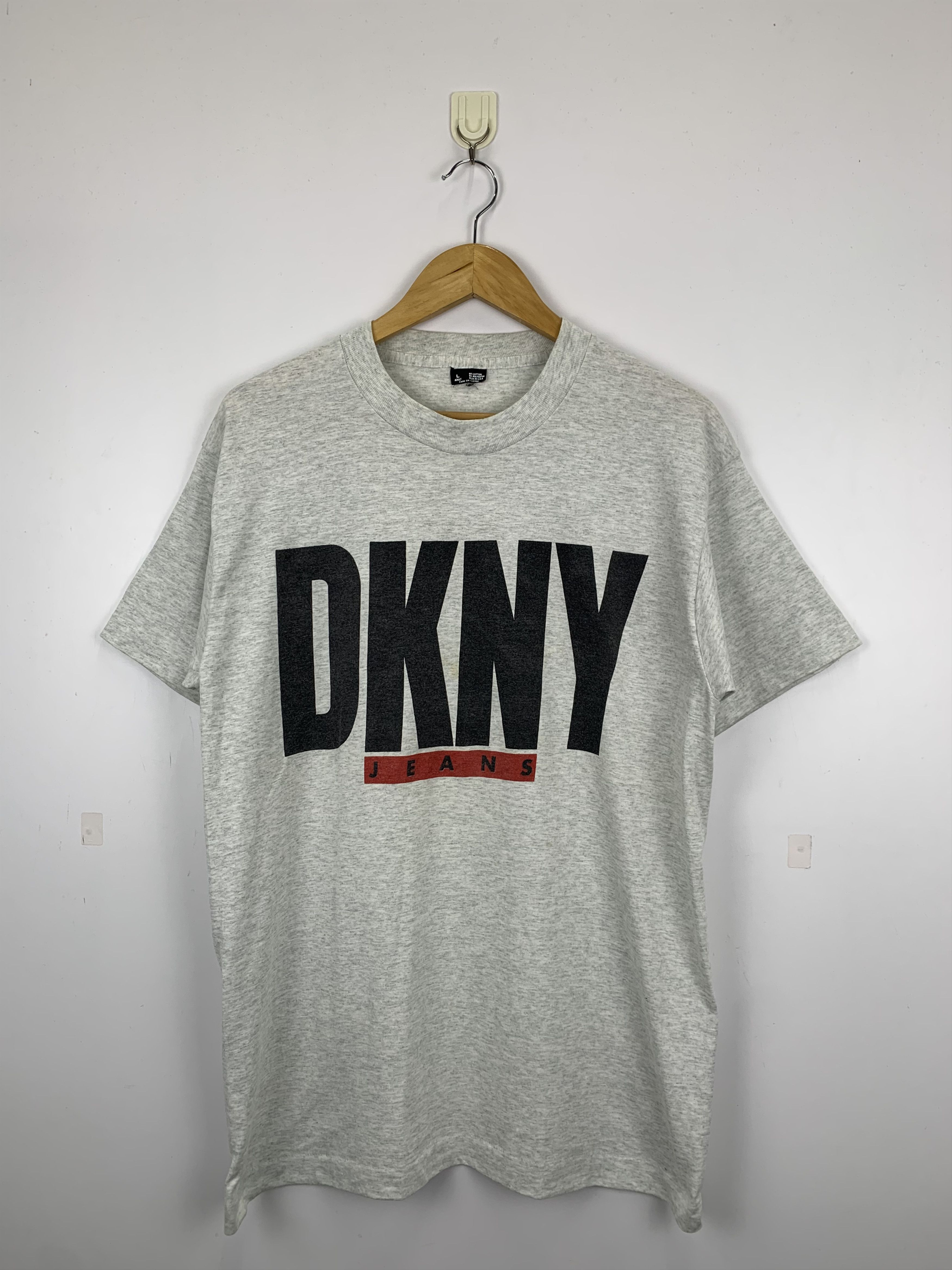 DKNY × Vintage Vintage 90s DKNY big Logo T Shirt TA0021 Size US L / EU 52-54 / 3 - 1 Thumbnail