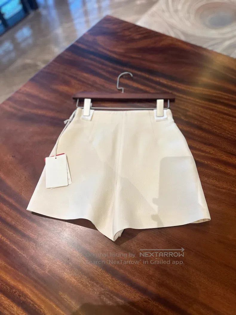 Valentino Valentino White shorts, V-shaped metal logo Size 37" - 5 Thumbnail