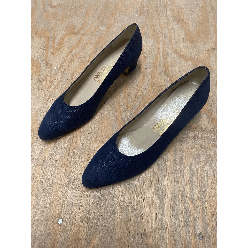 Salvatore Ferragamo Salvatore Ferragamo Vintage Navy Blue Pumps, Block Heels, Size 8.5 Size US 8.5 / IT 38.5 - 4 Thumbnail