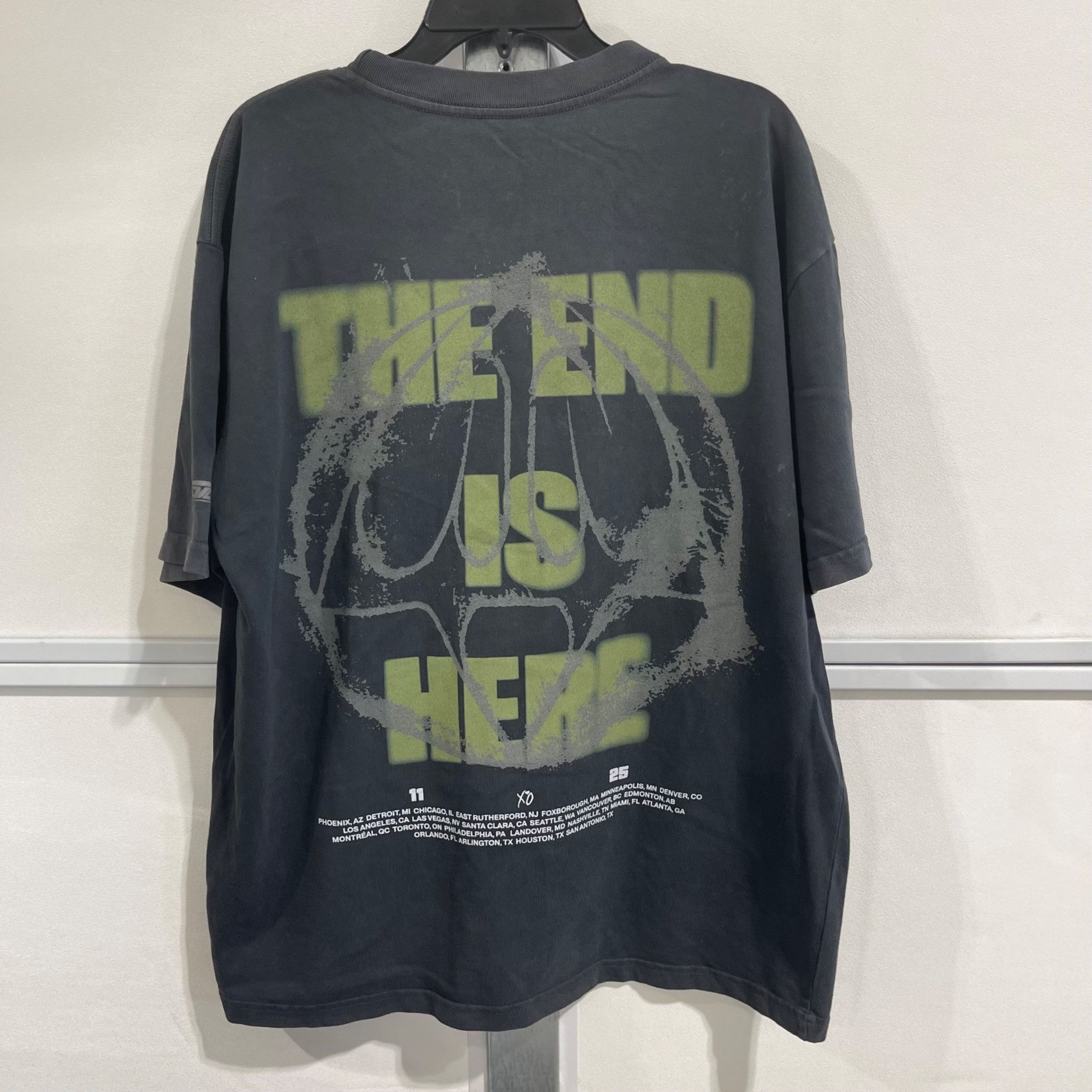 The Weeknd NEW THE WEEKND THE END IS HERE TOUR TEE SZ LARGE Size US L / EU 52-54 / 3 - 1 Thumbnail