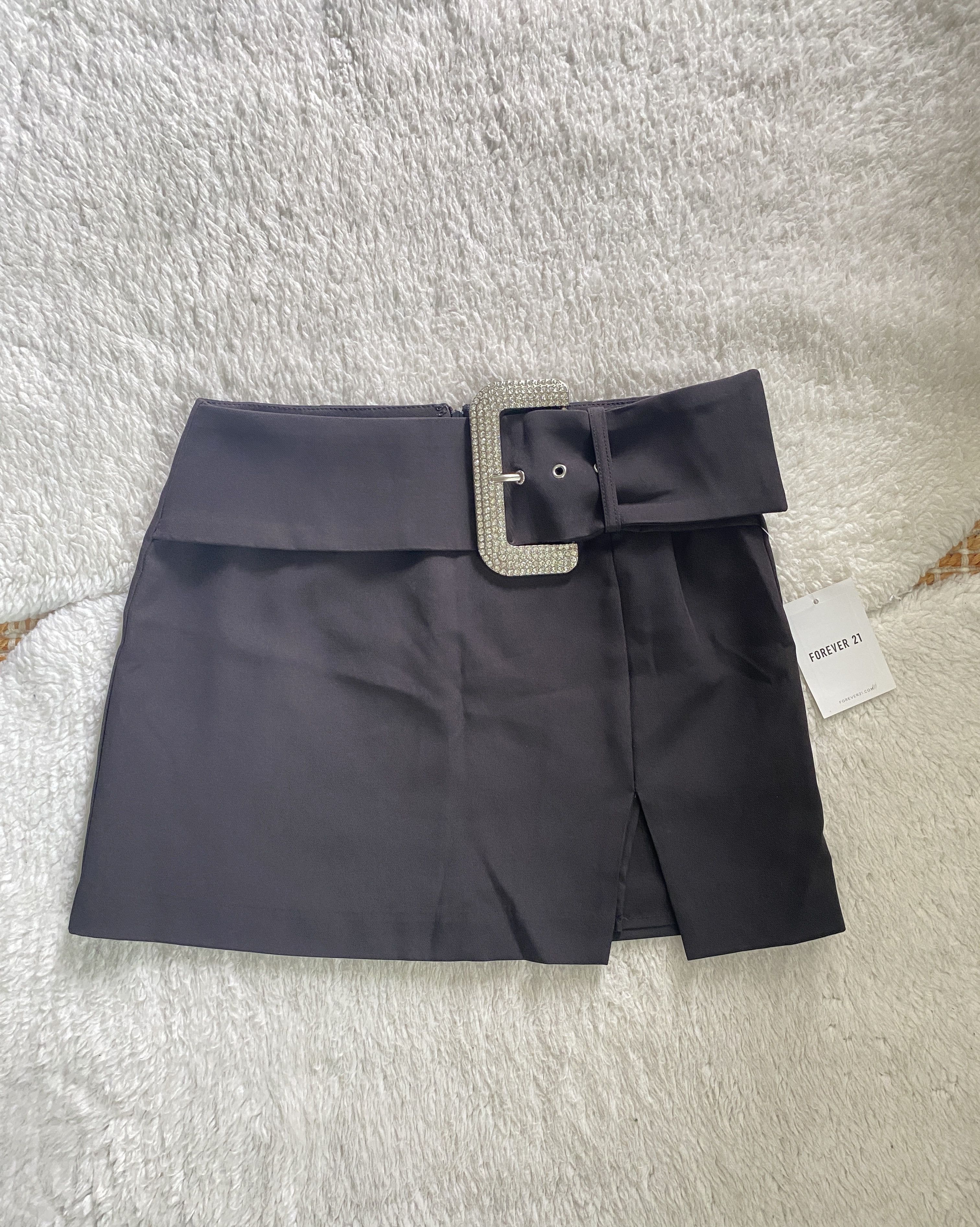 Forever 21 Forever 21 Black Mini Skirt w/ Oversized Rhinestone Buckle Size 26" / US 2 / IT 38 - 1 Thumbnail