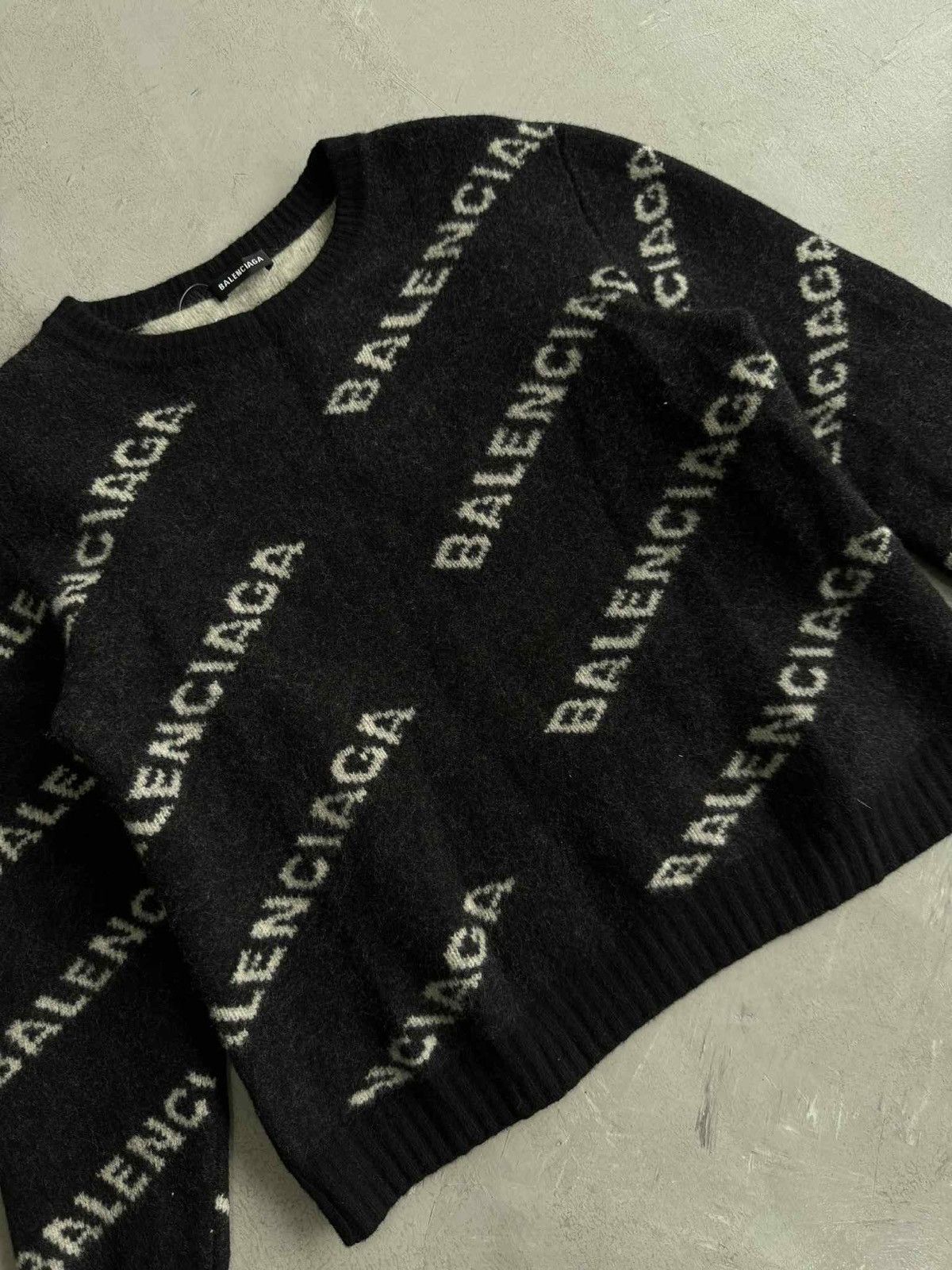 Balenciaga Balenciaga - All Over Print Wool Crewneck Size M / US 6-8 / IT 42-44 - 6 Thumbnail
