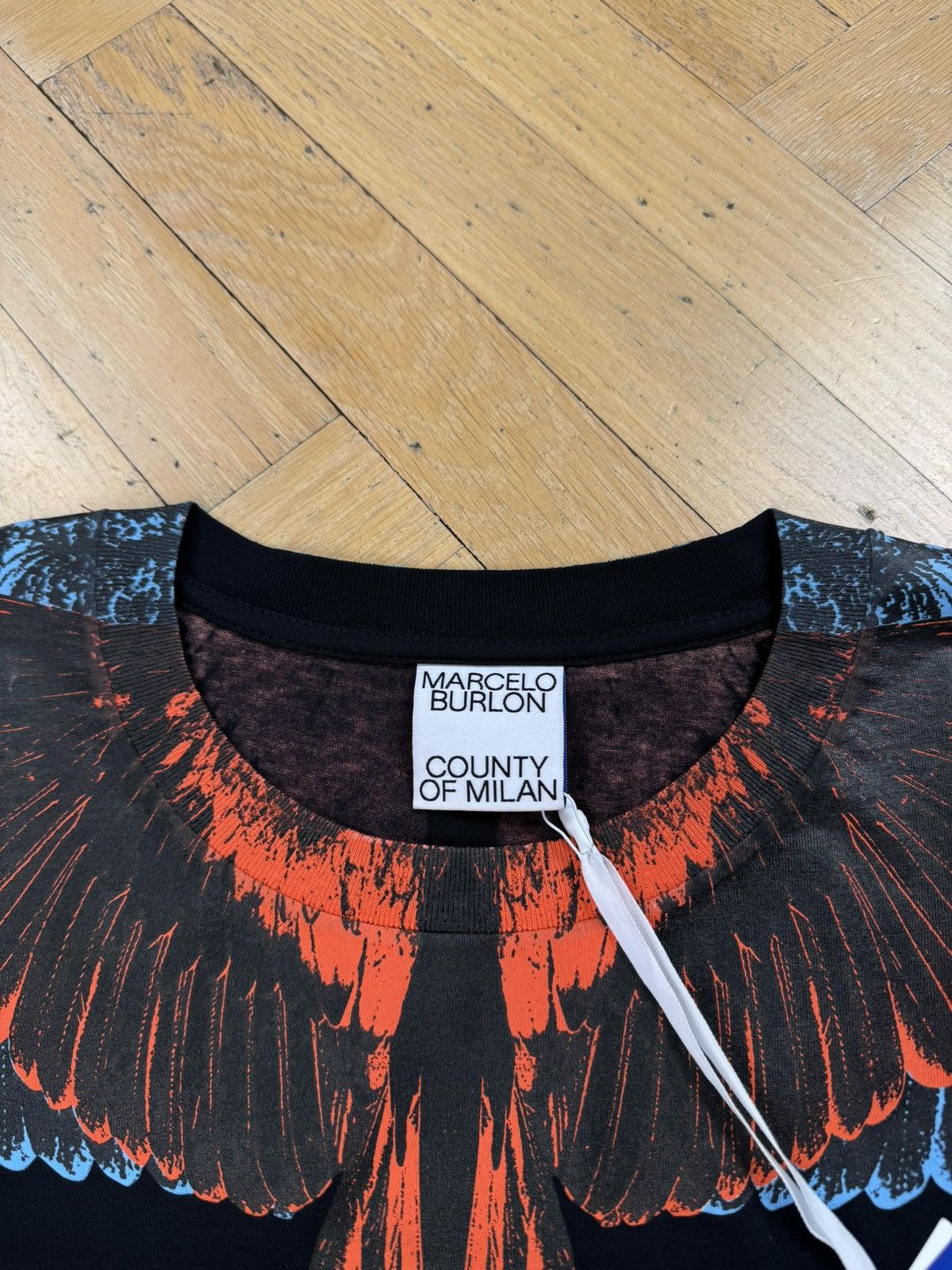 Marcelo Burlon MARCELO BURLON WING TEE ORANGE BLUE BLACK Size US XL / EU 56 / 4 - 5 Thumbnail