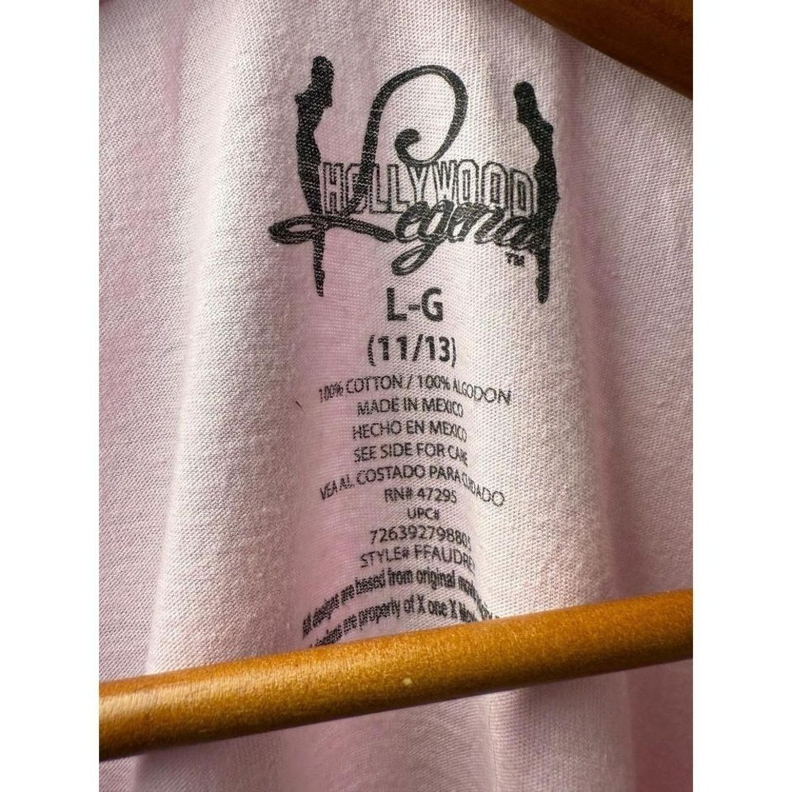 Reel Legends Hollywood Legend Audrey Hepburn Pink V-Neck Tee Size L NWOT Size L / US 10 / IT 46 - 7 Thumbnail