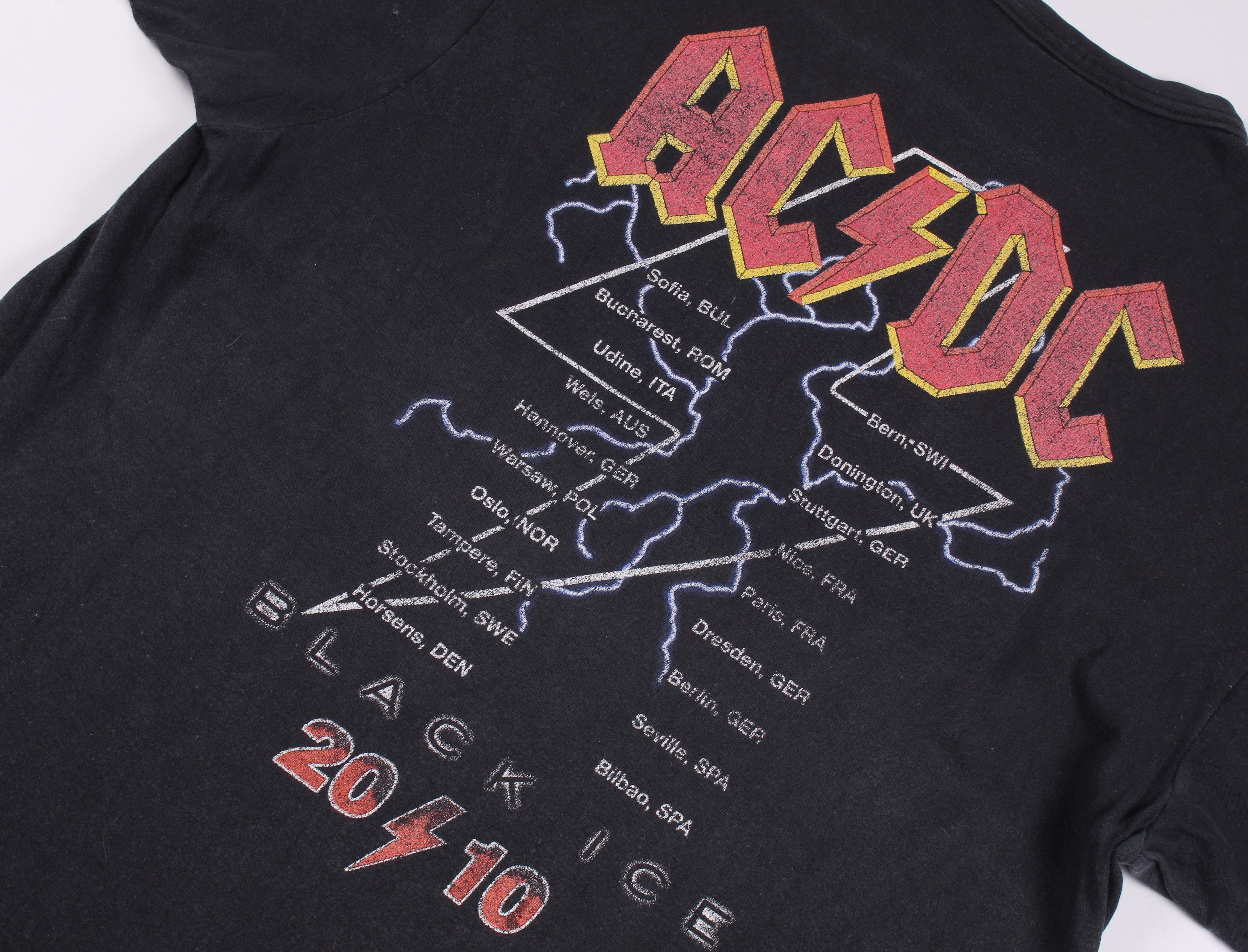Band Tees Vintage 2010 ACDC Black Ice Tour T-shirt Size US M / EU 48-50 / 2 - 8 Thumbnail