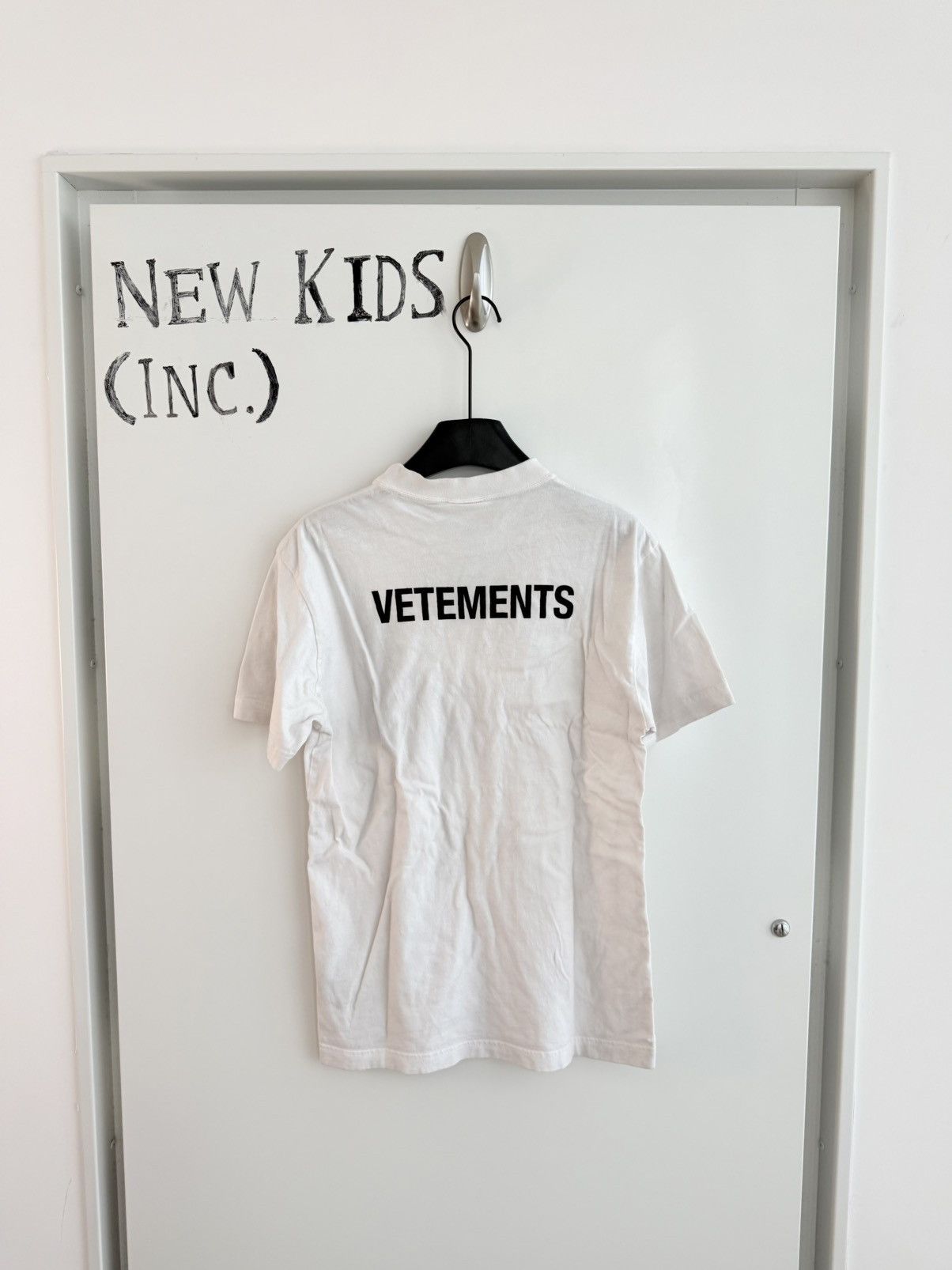 Vetements Vetements Staff T Shirt Size US S / EU 44-46 / 1 - 5 Thumbnail