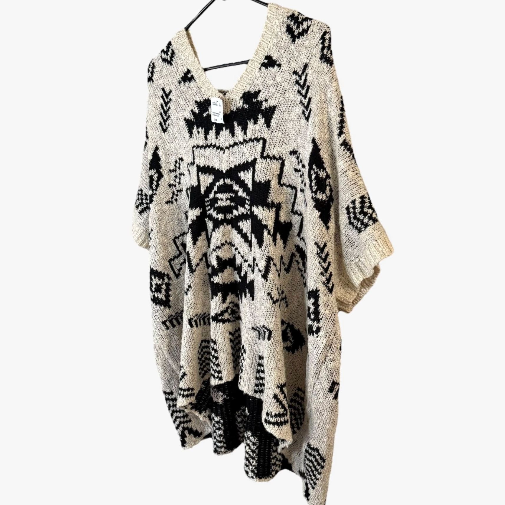 Forever 21 VINTAGE Forever 21 Aztec Hooded Poncho Sweater Women’s Small Acrylic Geometric Tribal Bohemian Oatmeal & Black Size S / US 4 / IT 40 - 2 Thumbnail