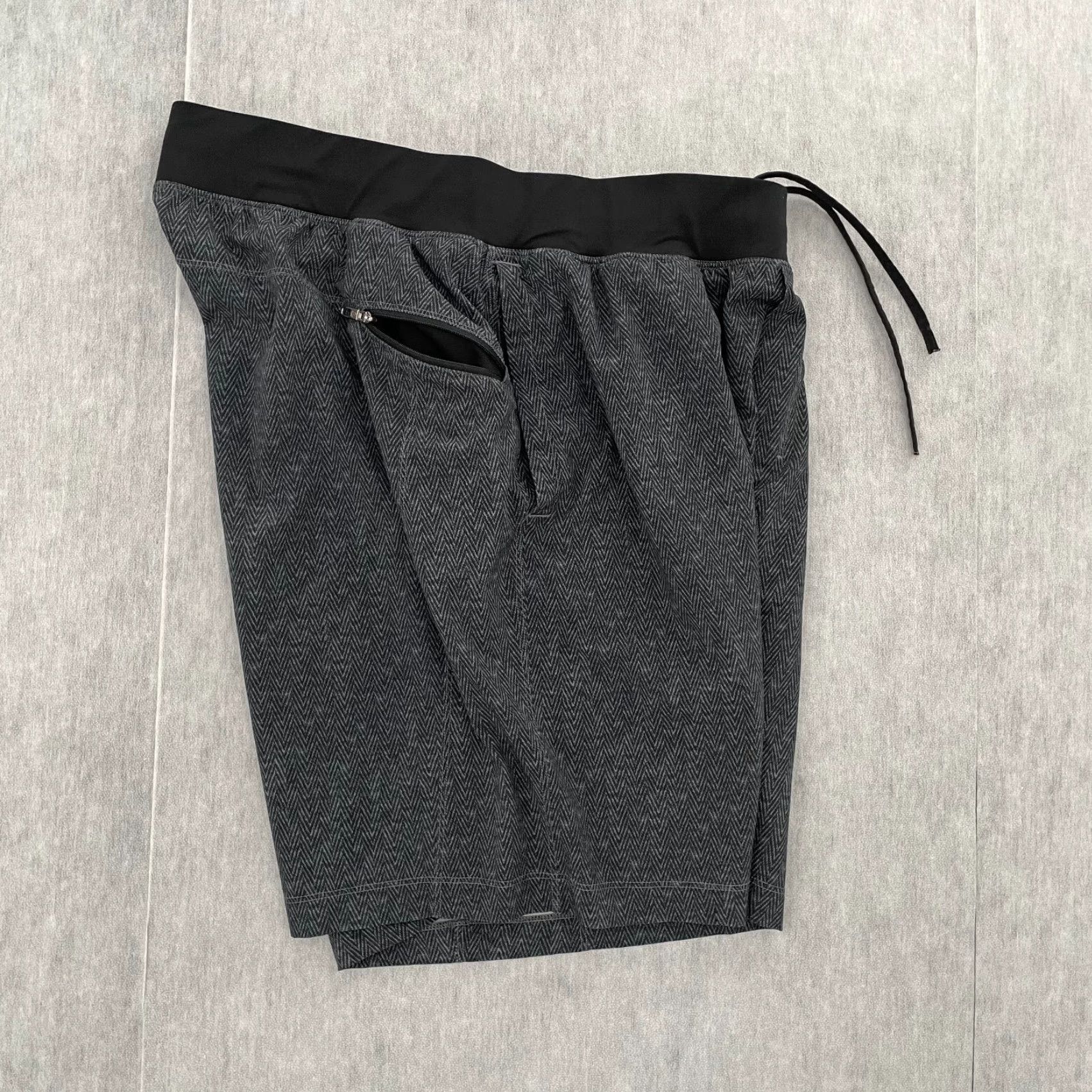 Lululemon Lululemon T.H.E. Unlined Short Mens L Gray Drawstring Side Pocket Activewear Size US 33 - 3 Thumbnail