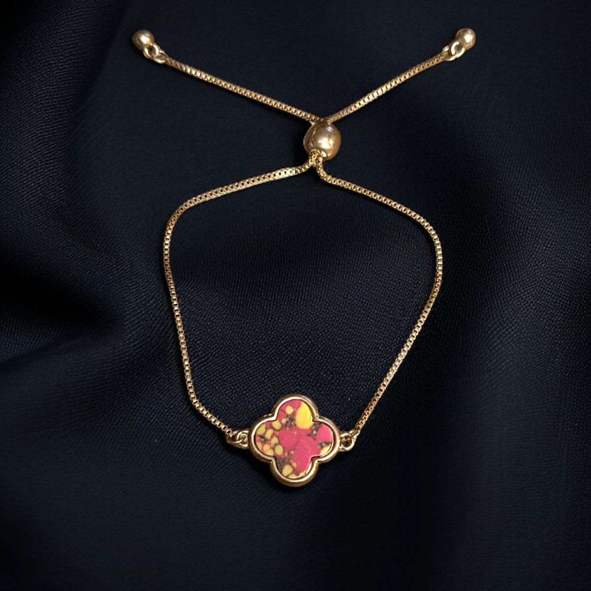 Other Gold tone pink and yellow blotchy clover bolo bracelet Size ONE SIZE - 1 Thumbnail