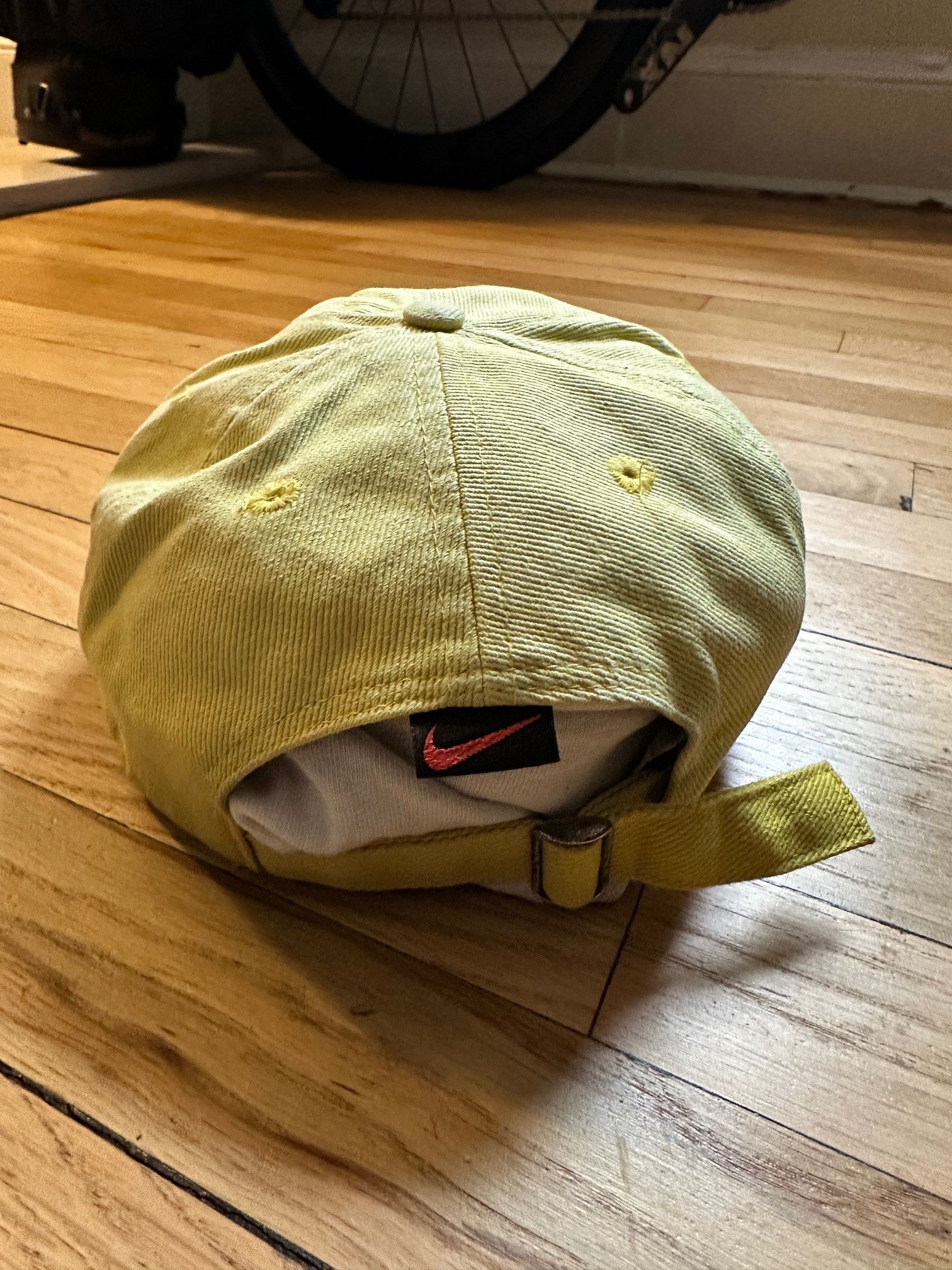 Nike Vintage Men's Nike Air Hat Yellow Rare Distressed Faded Size ONE SIZE - 4 Thumbnail