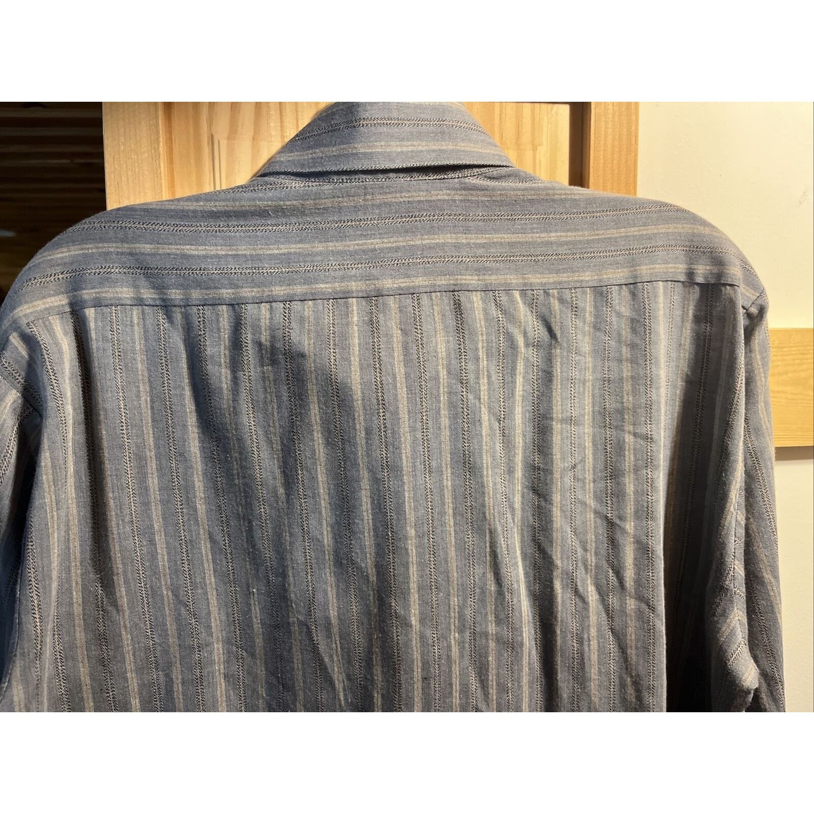 Le TIGRE Le Tigre Vintage Men’s M Gray Stripe Button Poly Blend Shirt Size US M / EU 48-50 / 2 - 13 Thumbnail