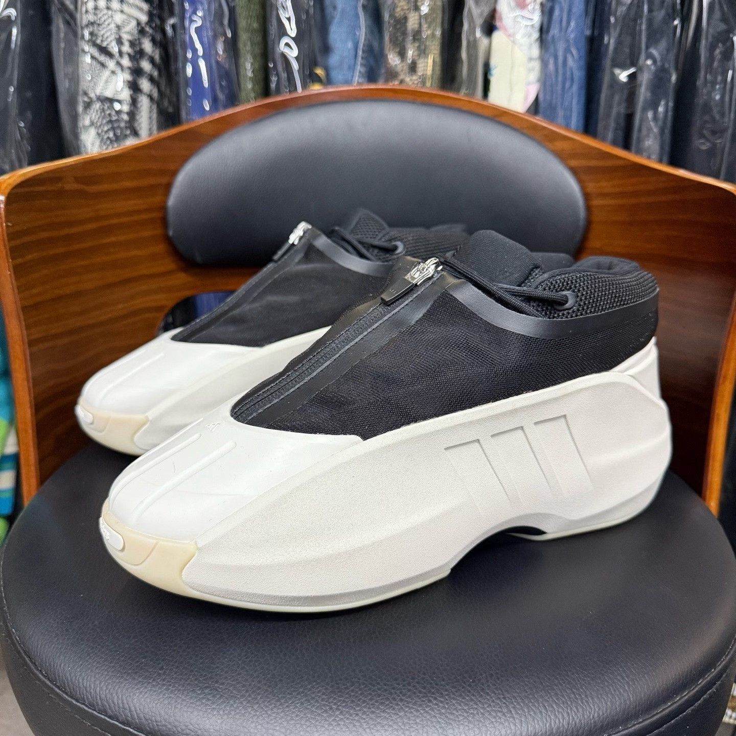 Adidas Adidas White Lowtop Sneakers 43 Men Size US 10 / EU 43 - 1 Thumbnail