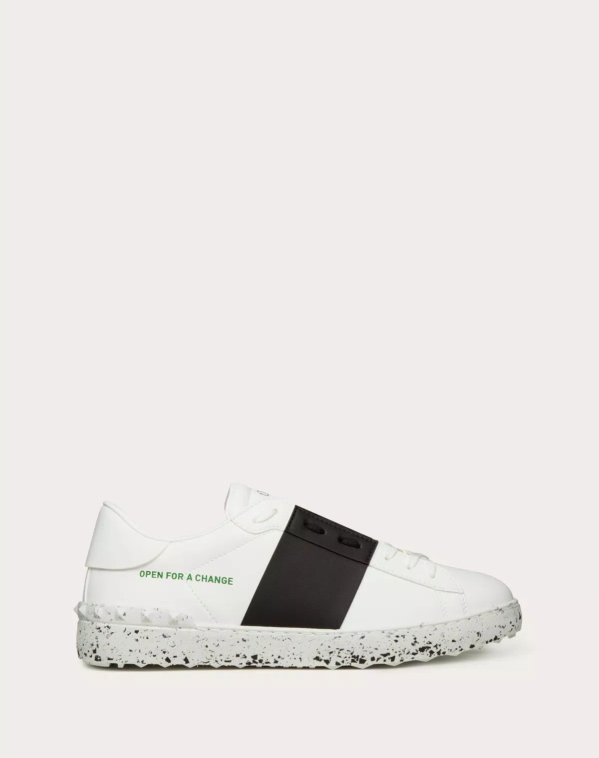 oc11z0625 Open For A Change Sneakers in Black/White