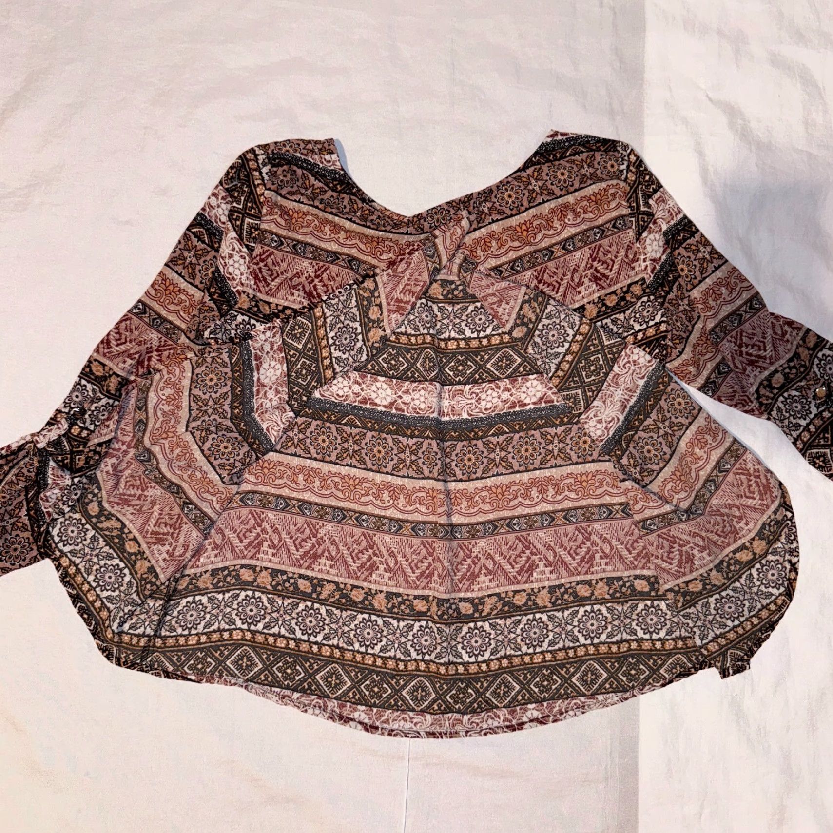 Forever 21 FOREVER 21 Women's M Brown Paisley Roll Tab Sleeve Top Flowy Blouse Open V Back Shirt Women M Brown Paisley Roll Tab Sleeve Top Size M / US 6-8 / IT 42-44 - 7 Thumbnail