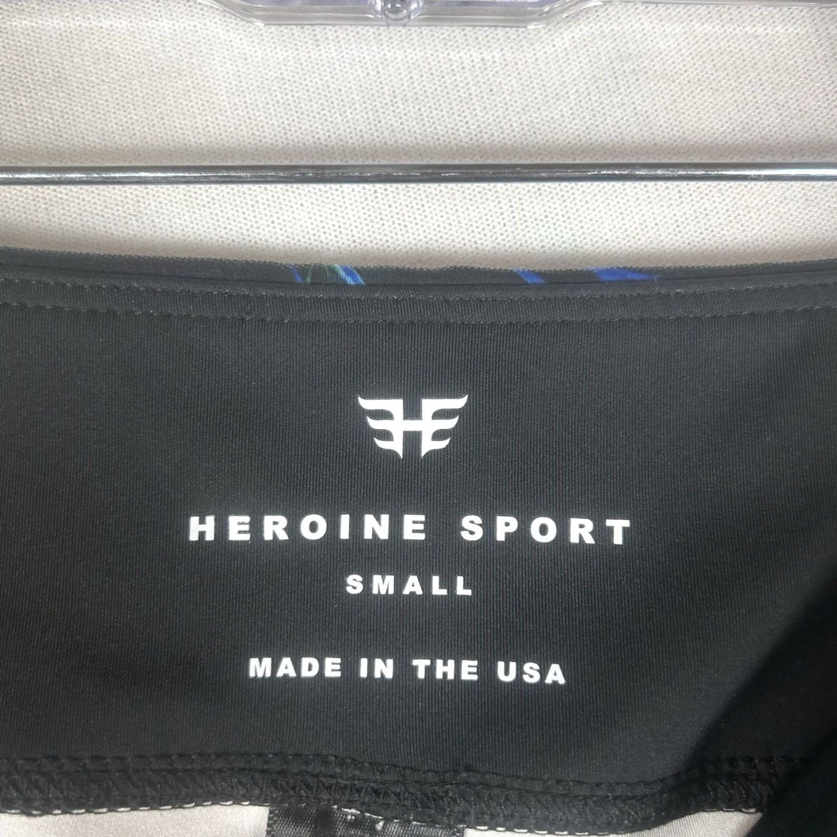 Vintage Heroine Sport Leggings Womens S Black Shiny Stretch USA Pattern Solid Compression Skinny Inseam 26 in Athletic Activewear Size 28" / US 6 / IT 42 - 4 Thumbnail